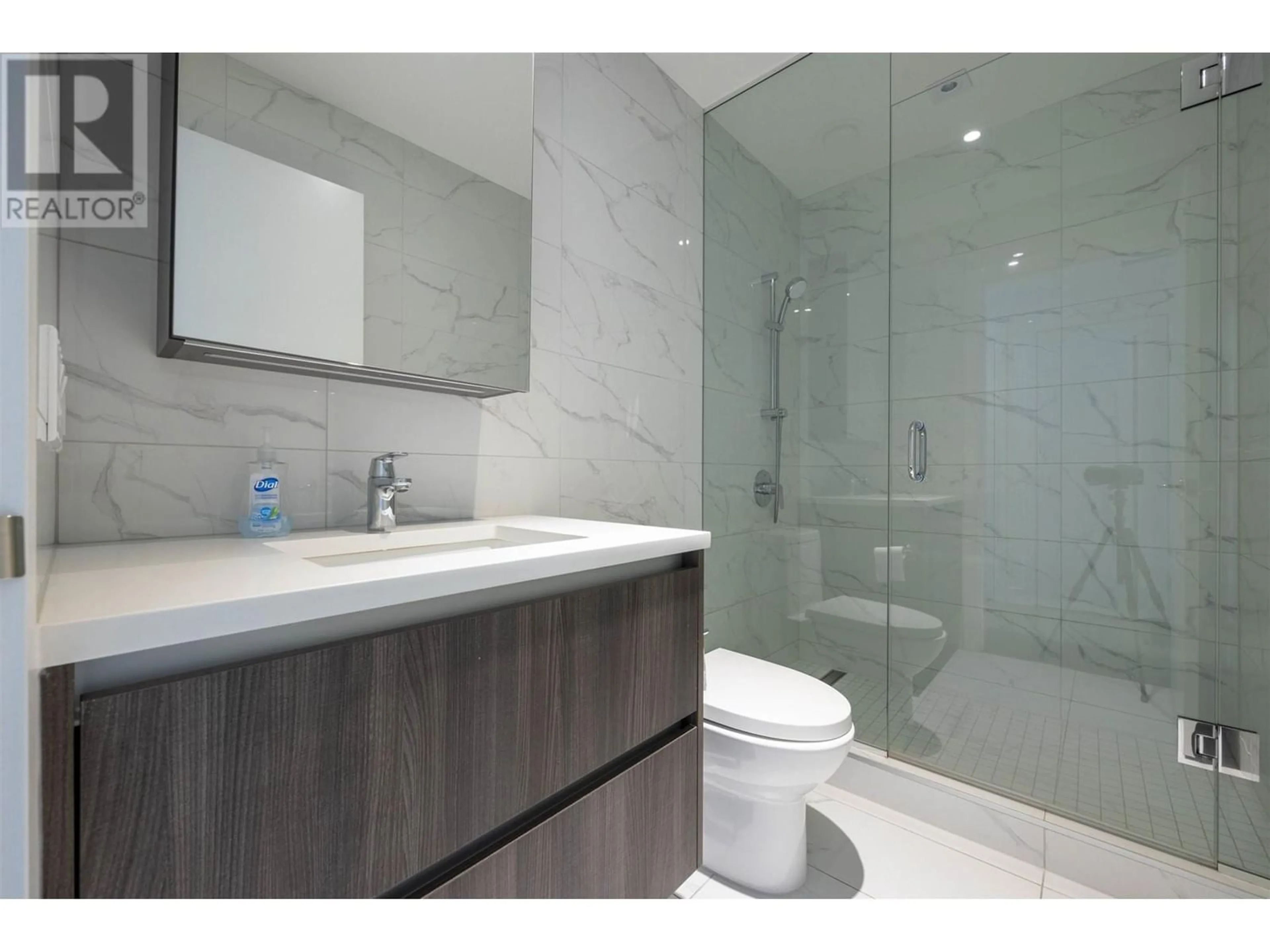 Standard bathroom, ceramic floors for 1507 6320 NO. 3 ROAD, Richmond British Columbia V6Y0L5