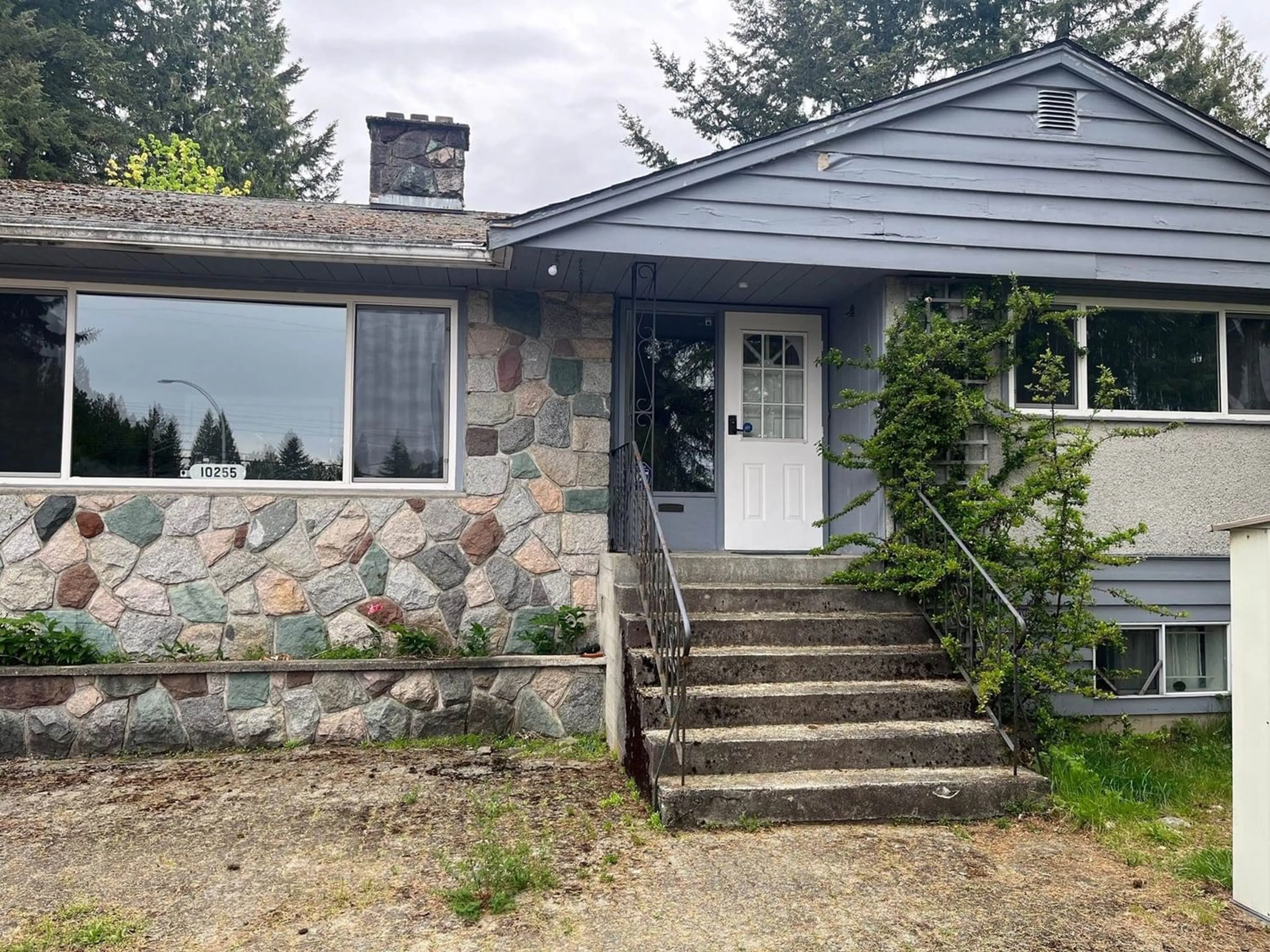 Home with vinyl exterior material, unknown for 10255 146 STREET, Surrey British Columbia V3R3T1