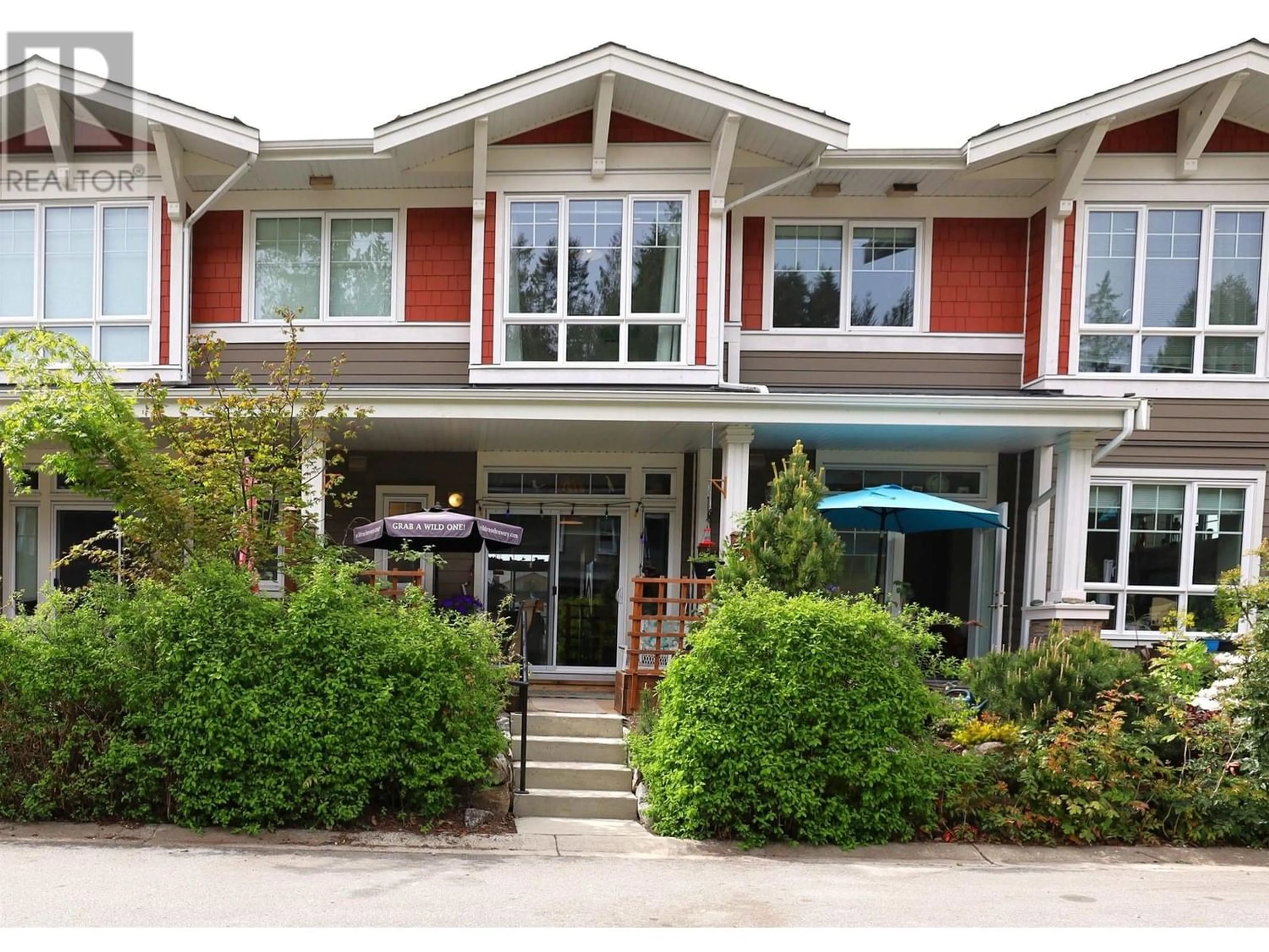 A pic from exterior of the house or condo for 5994 BEACHGATE LANE, Sechelt British Columbia V7Z0S2