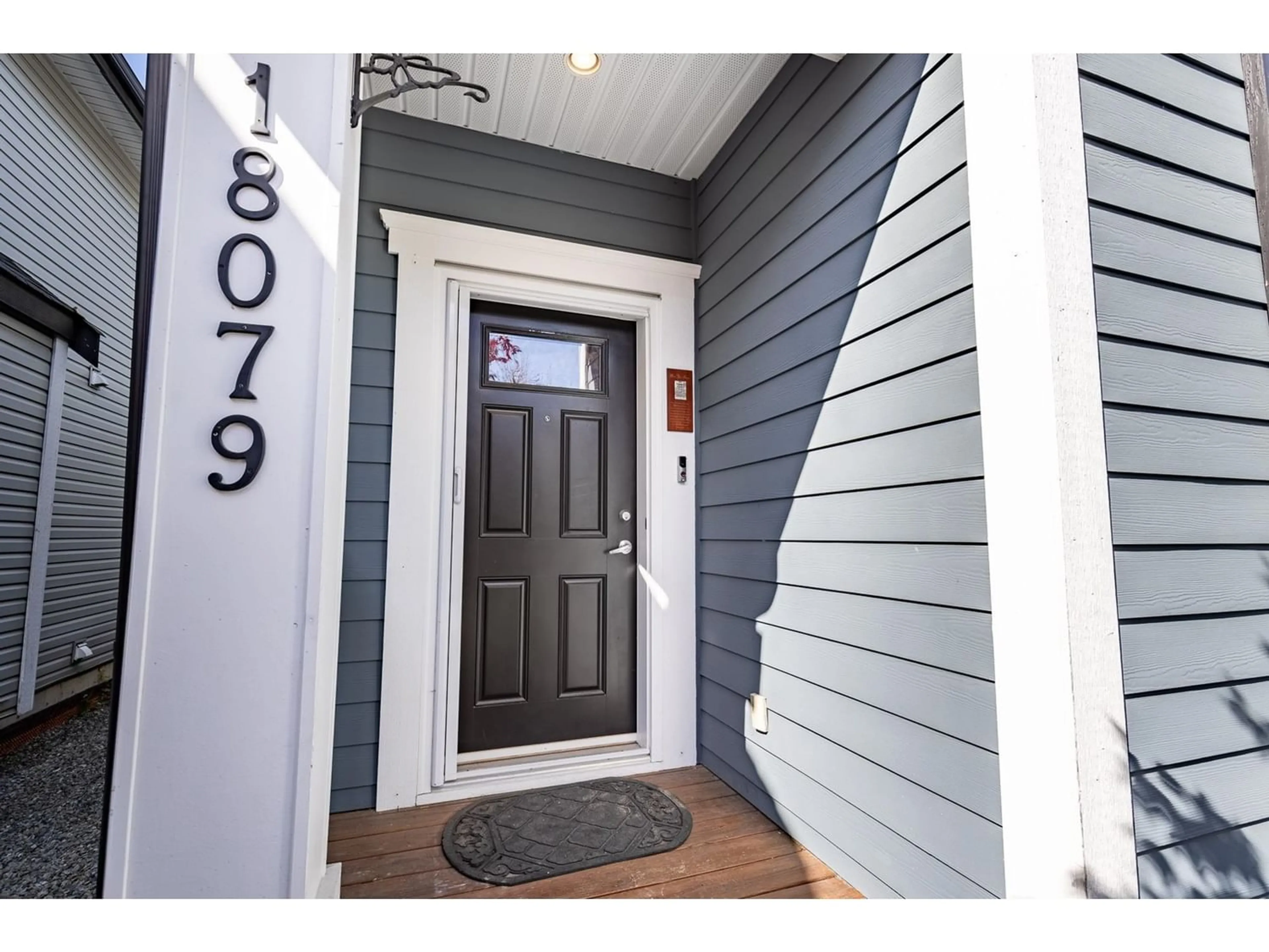 Indoor entryway for 18079 70A AVENUE, Surrey British Columbia V3S7C5