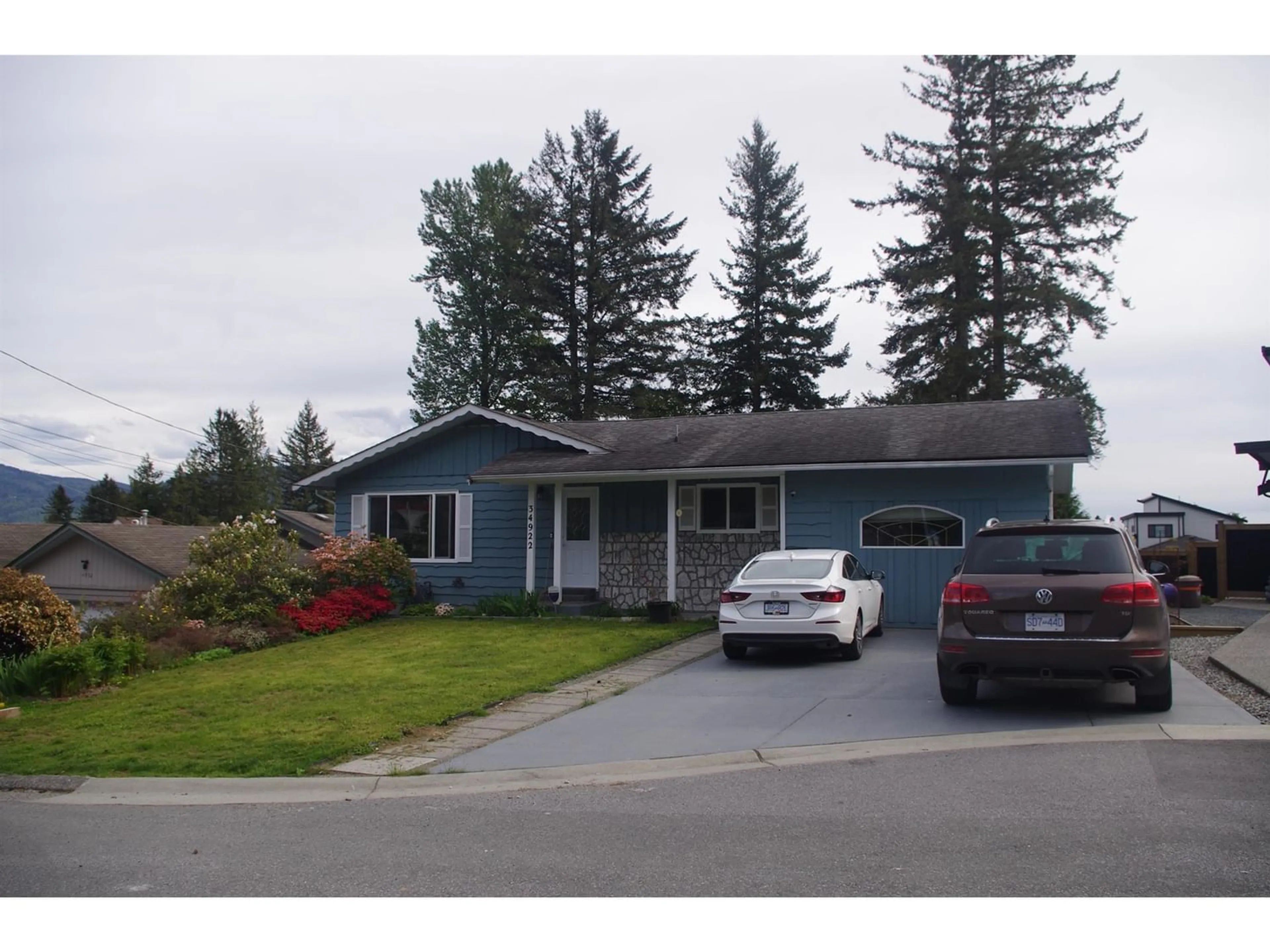 Frontside or backside of a home for 34922 DOUGLAS AVENUE, Mission British Columbia V2V6S3