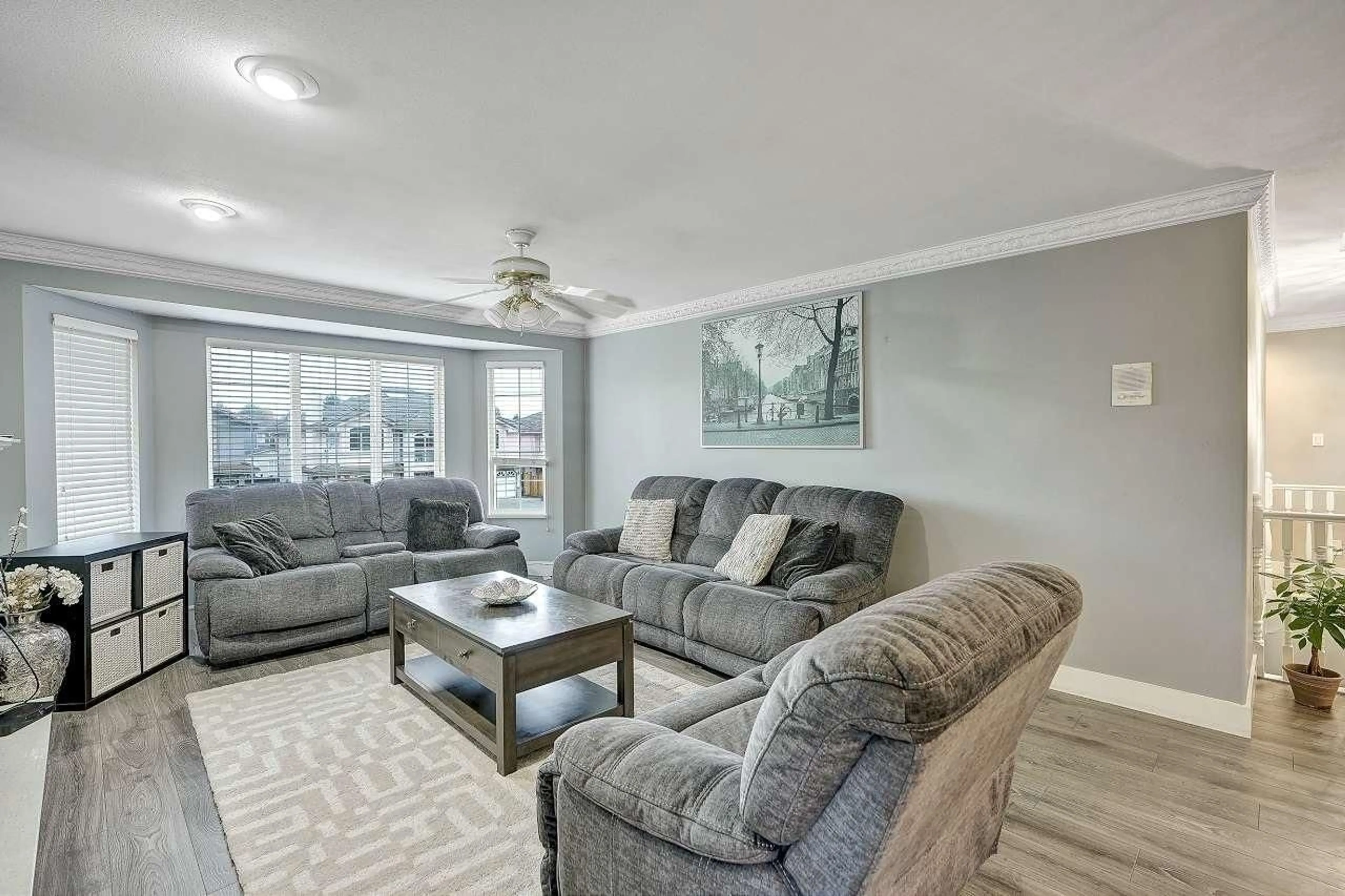 Living room for 12122 77 AVENUE, Surrey British Columbia V3W1J3