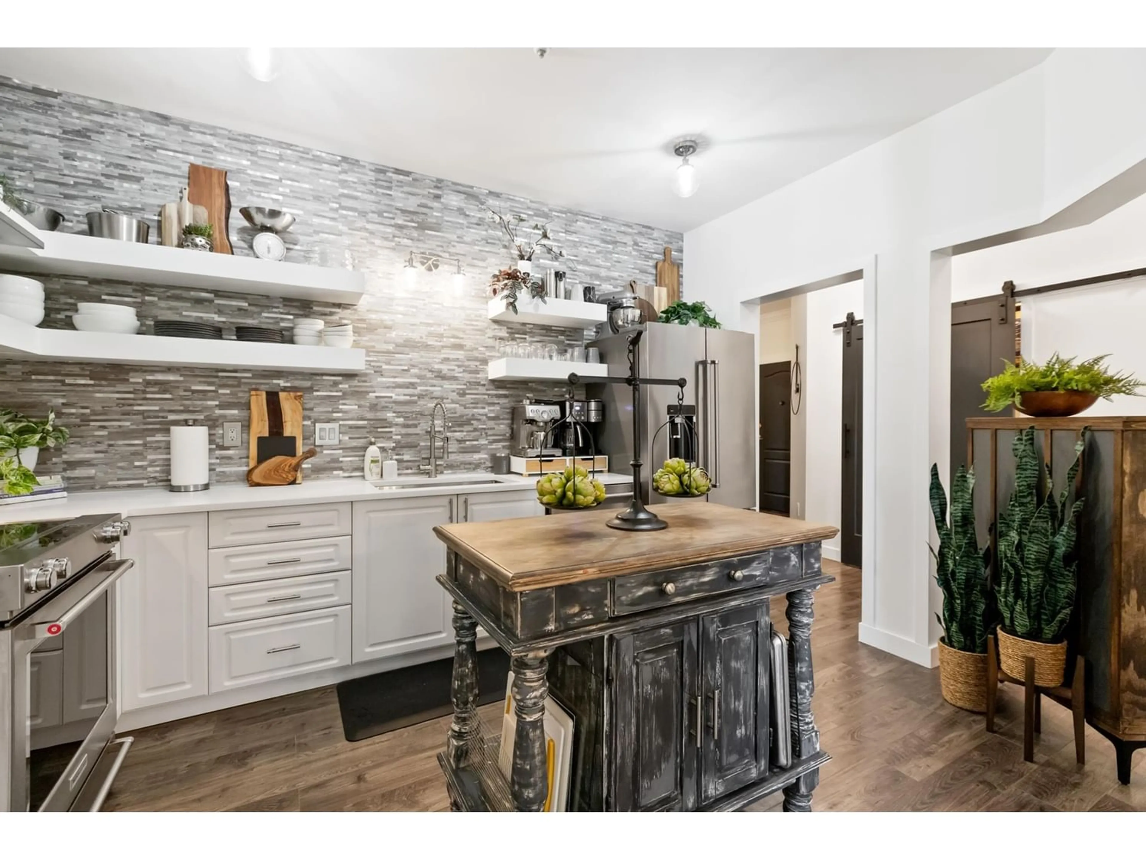 Rustic kitchen for 313 5677 208 STREET, Langley British Columbia V3A8J5