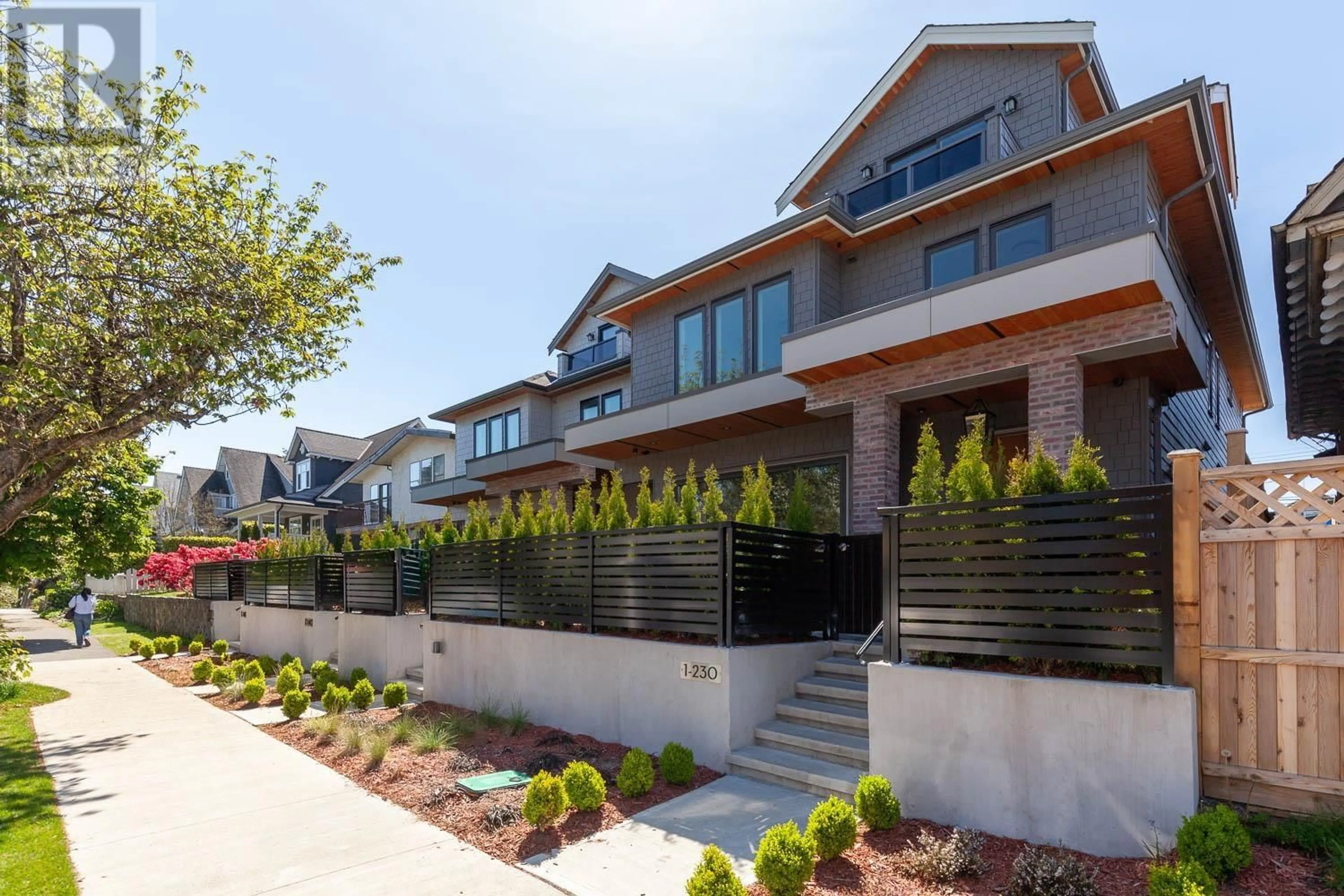 Contemporary kitchen for 1 230 E 17TH AVENUE, Vancouver British Columbia V5V1A7