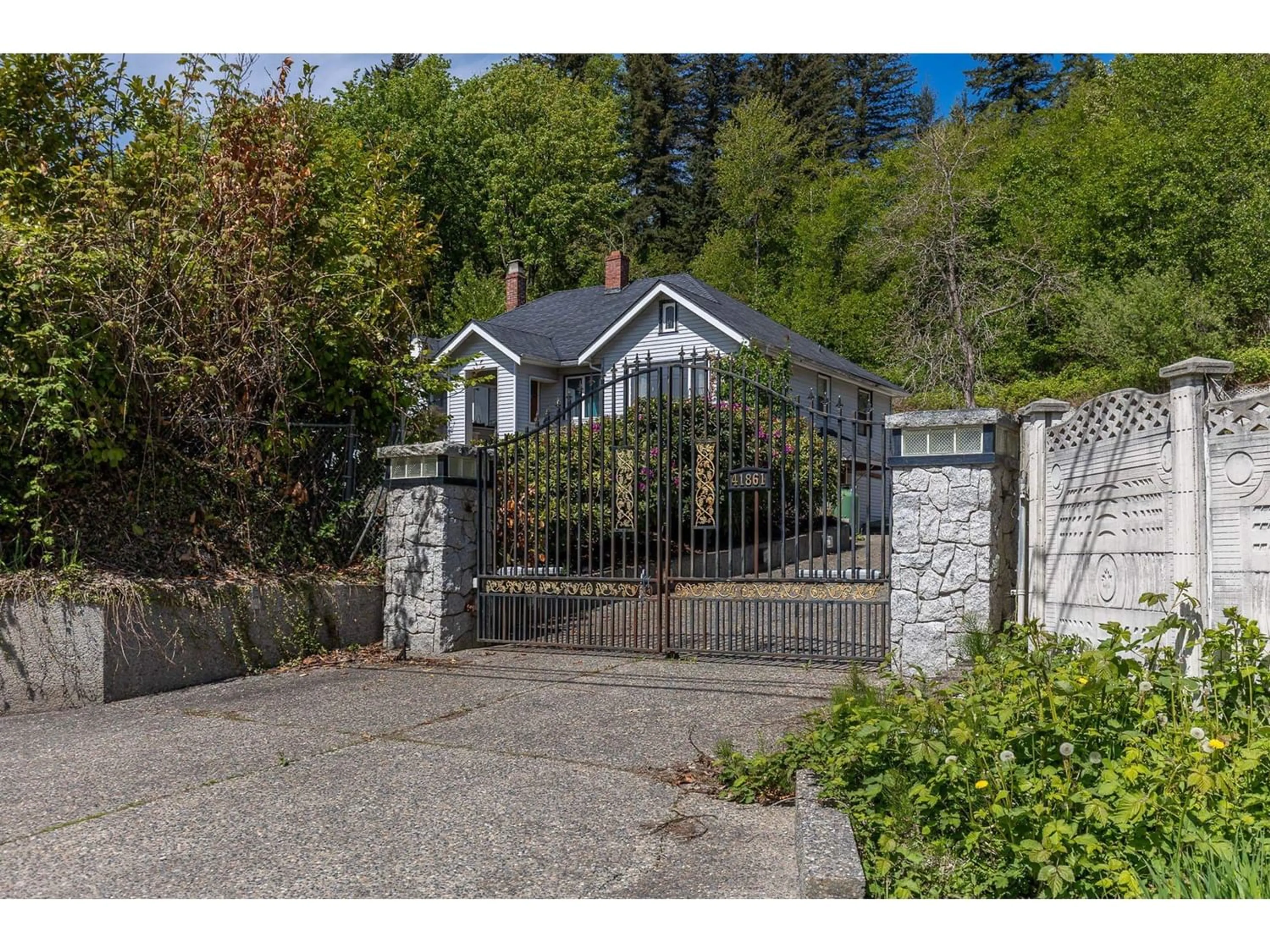 Fenced yard for 41861 LOUGHEED HIGHWAY, Mission British Columbia V0M1A1