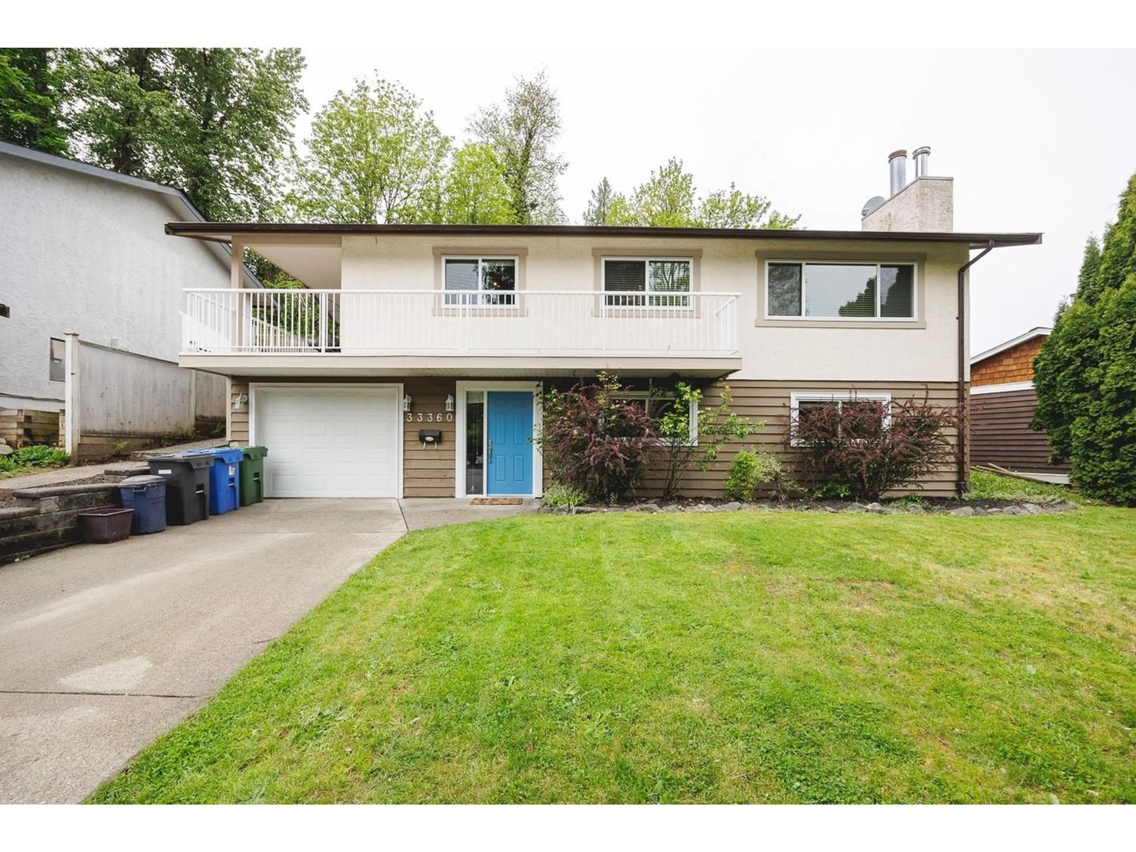 Frontside or backside of a home for 33360 WREN CRESCENT, Abbotsford British Columbia V4N5T9