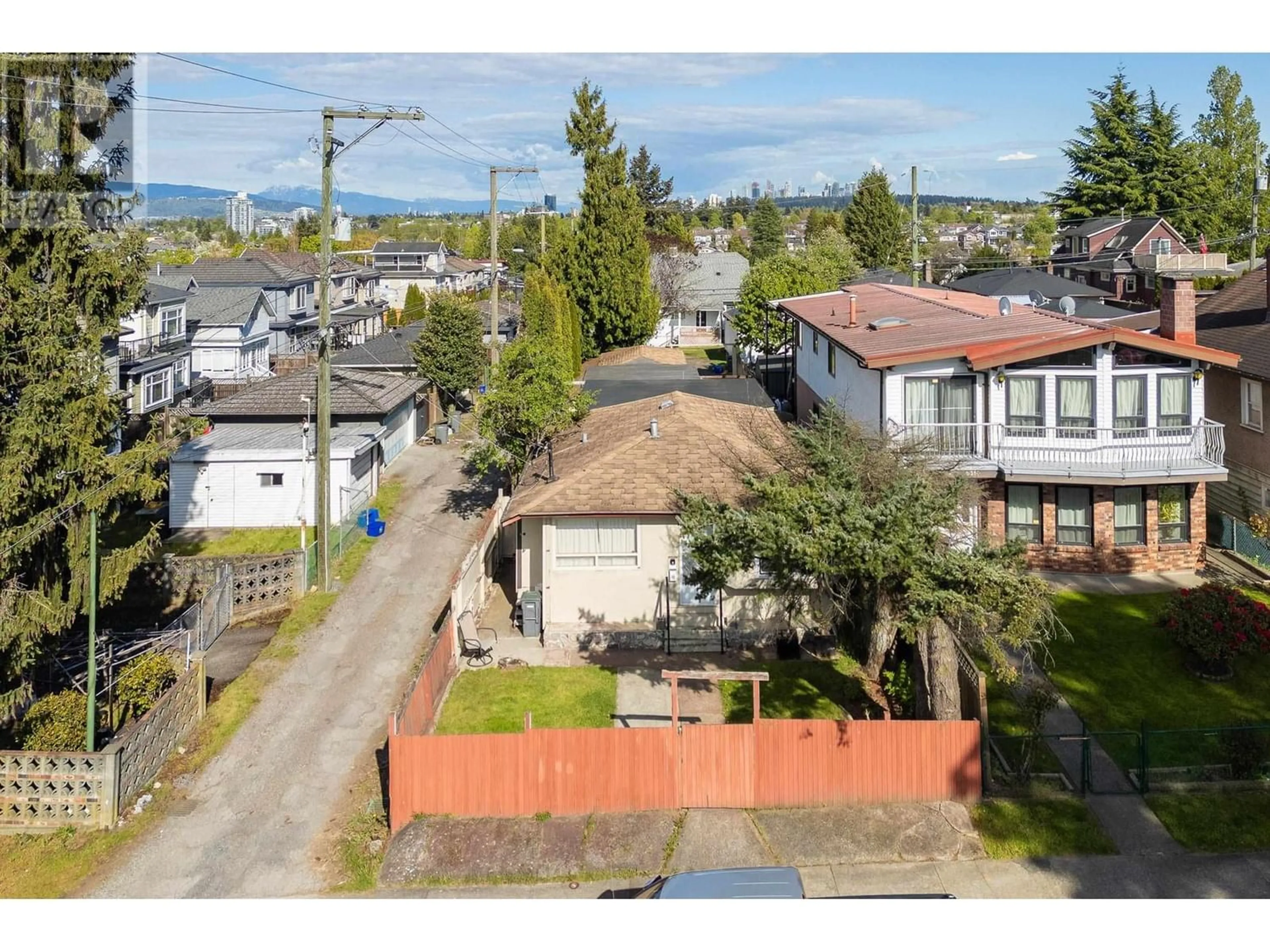 Frontside or backside of a home for 5306 CULLODEN STREET, Vancouver British Columbia V5W3R6