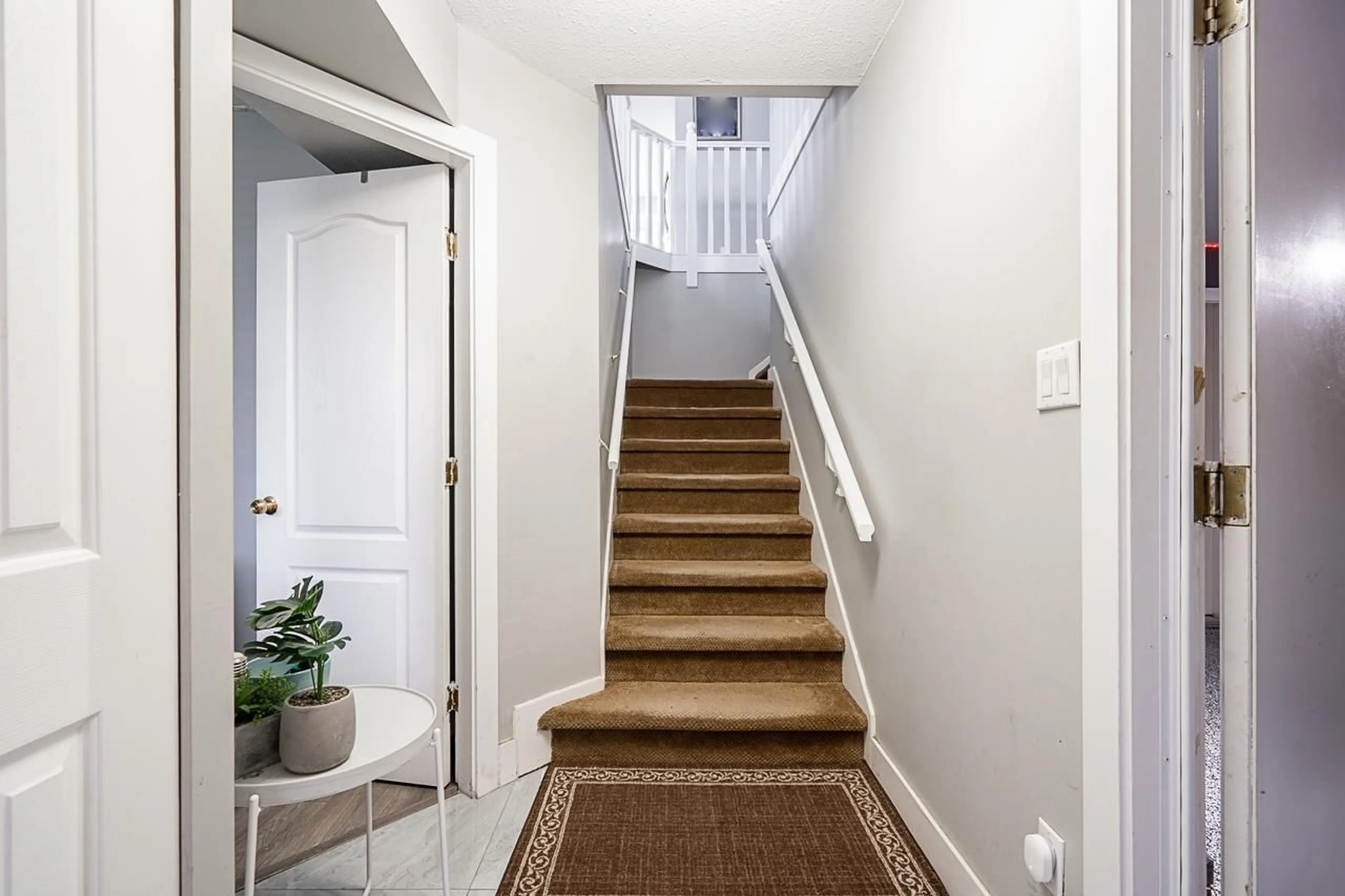 Indoor entryway for 3263 WAGNER DRIVE, Abbotsford British Columbia V2T5E9