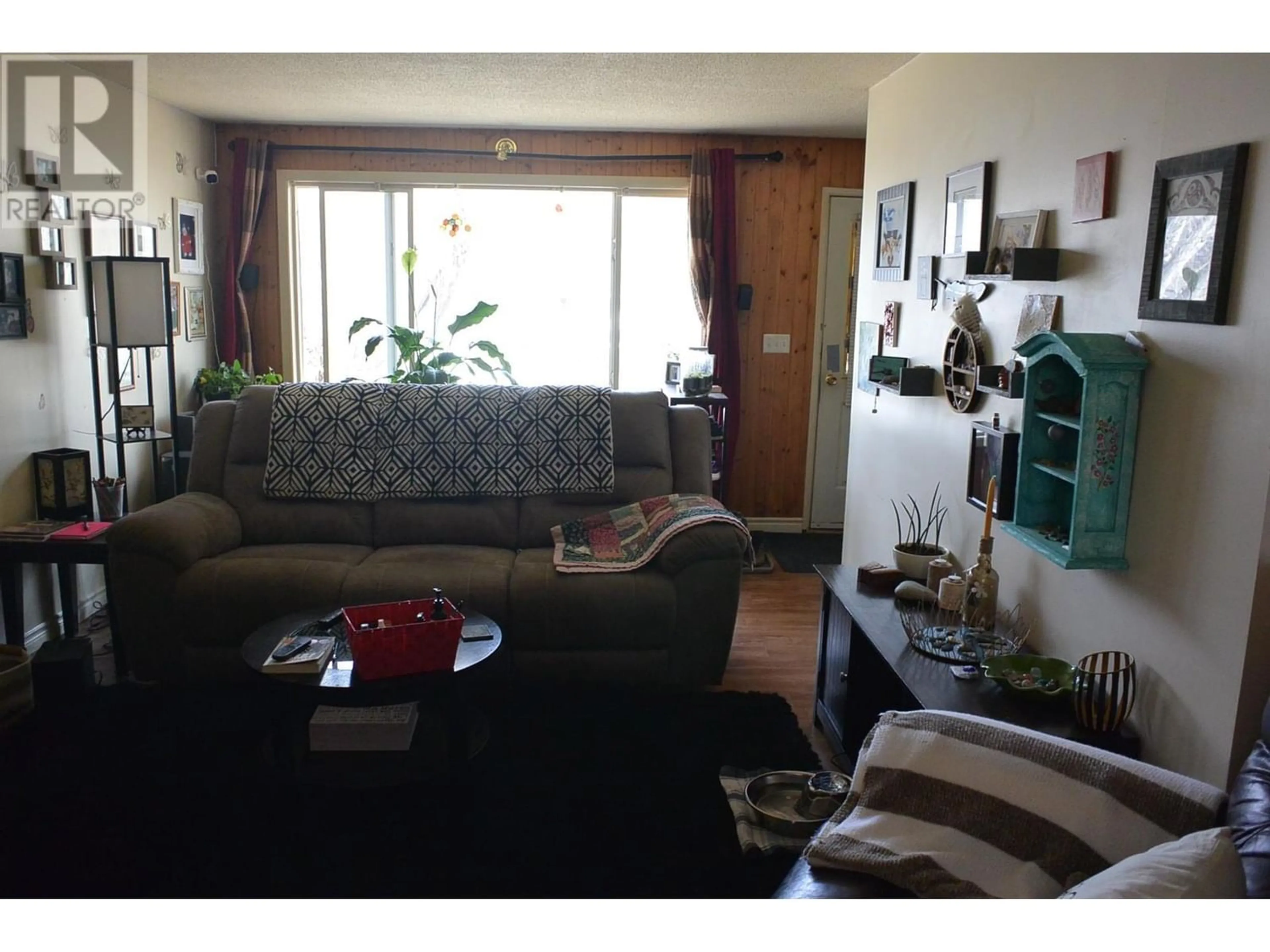 Living room for 472 HARTLEY STREET, Quesnel British Columbia V2J1W6