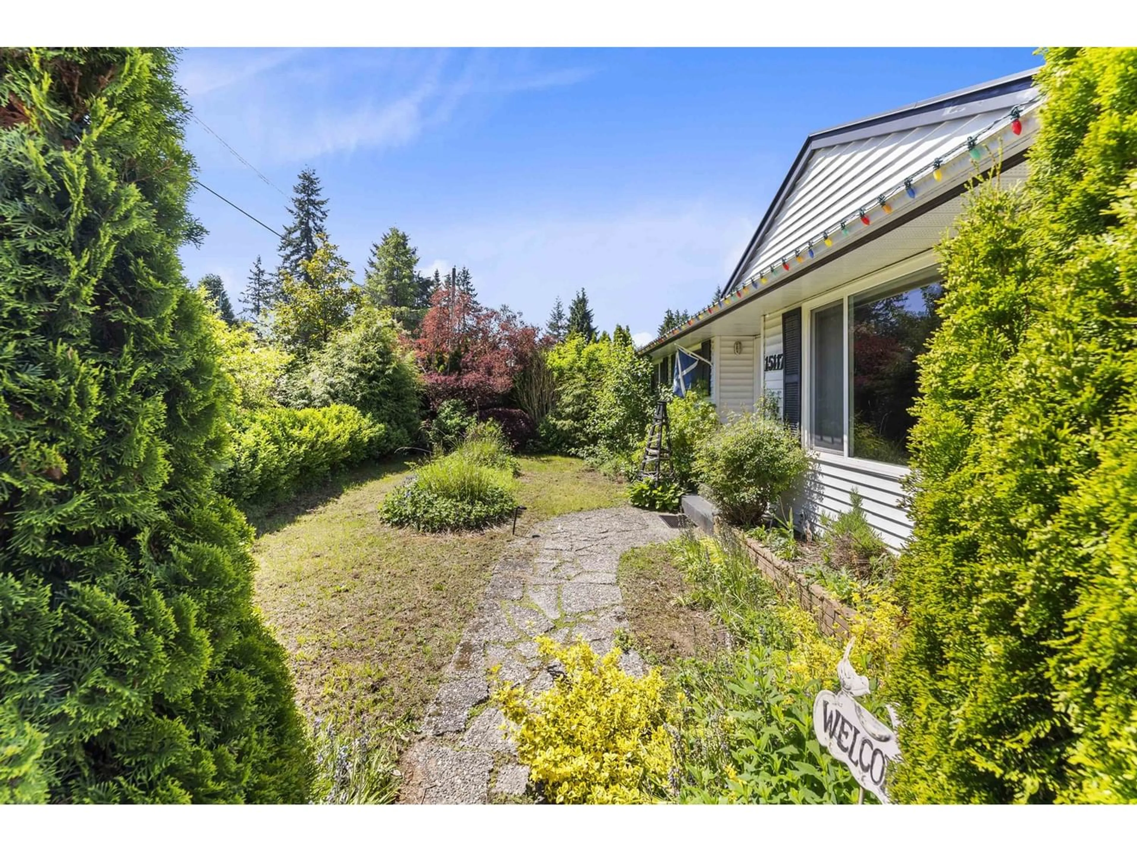 Frontside or backside of a home for 15117 RAVEN PLACE, Surrey British Columbia V3R4T3