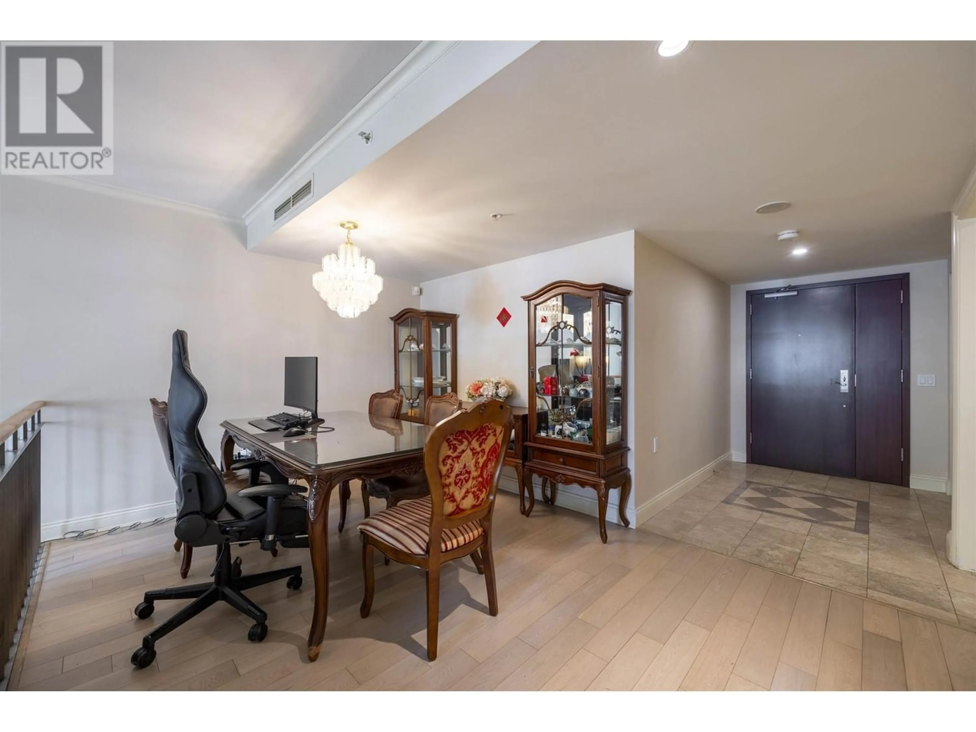 Indoor foyer for 205 638 W 45TH AVENUE, Vancouver British Columbia V5Z4R8