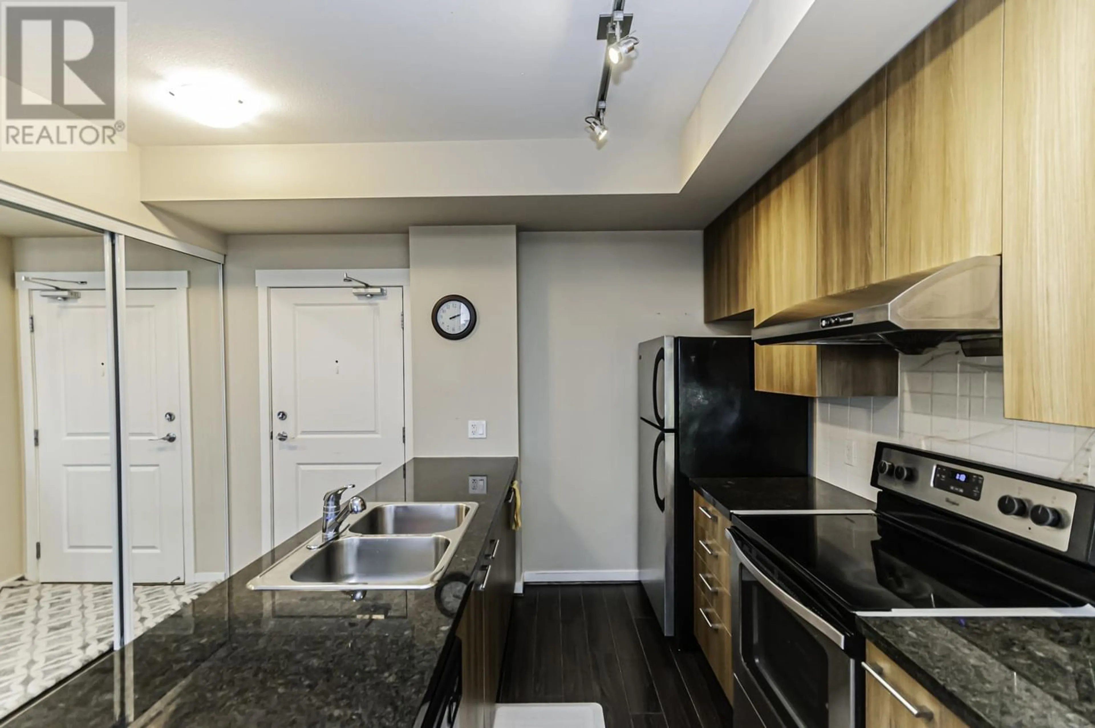 Standard kitchen for 785 4133 STOLBERG STREET, Richmond British Columbia V6X0J3