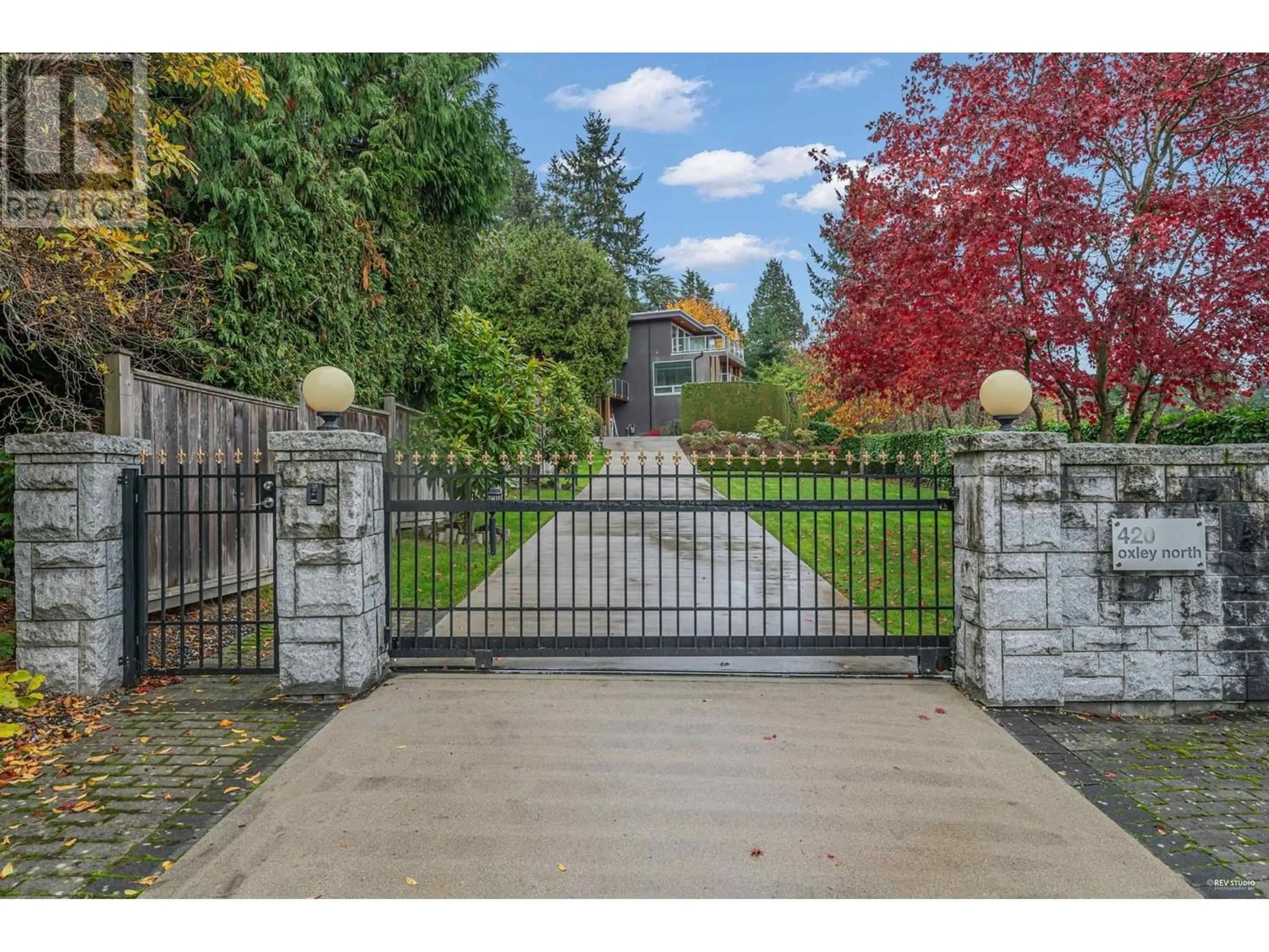 Fenced yard for 420 N OXLEY STREET, West Vancouver British Columbia V7V2L6