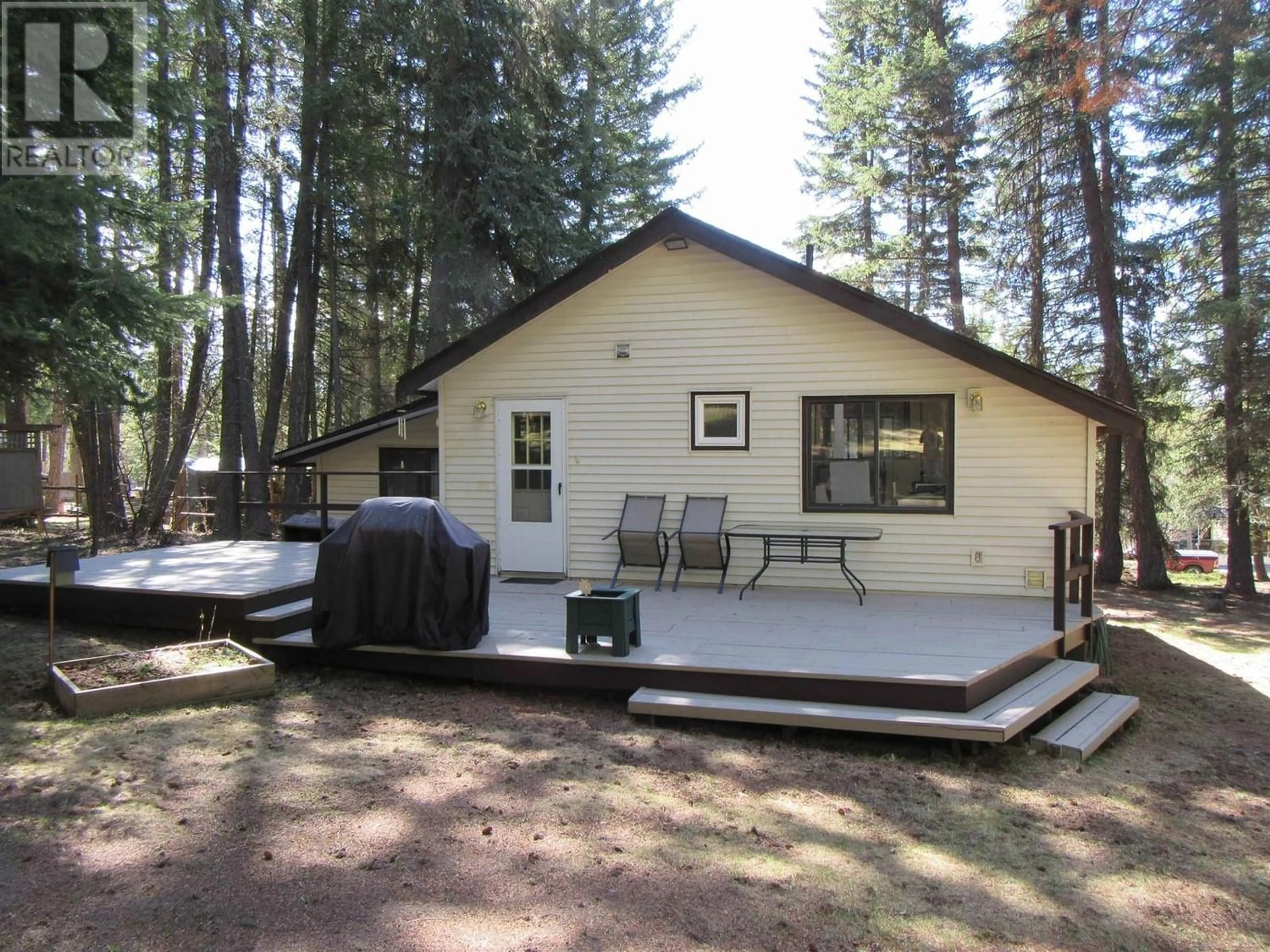 Cottage for 7637 BURGESS ROAD, Deka Lake / Sulphurous / Hathaway Lakes British Columbia V0K1X3