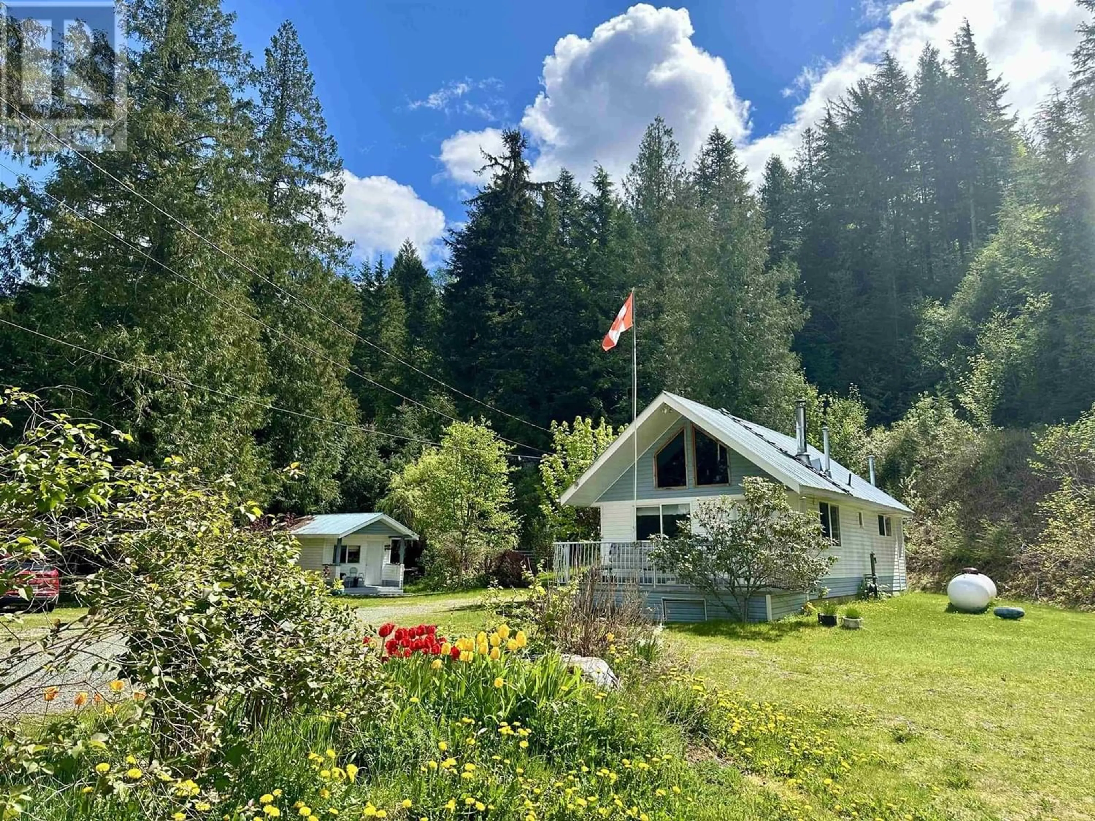 Cottage for 2211 MACKENZIE 20 HIGHWAY, Williams Lake British Columbia V0T1H0