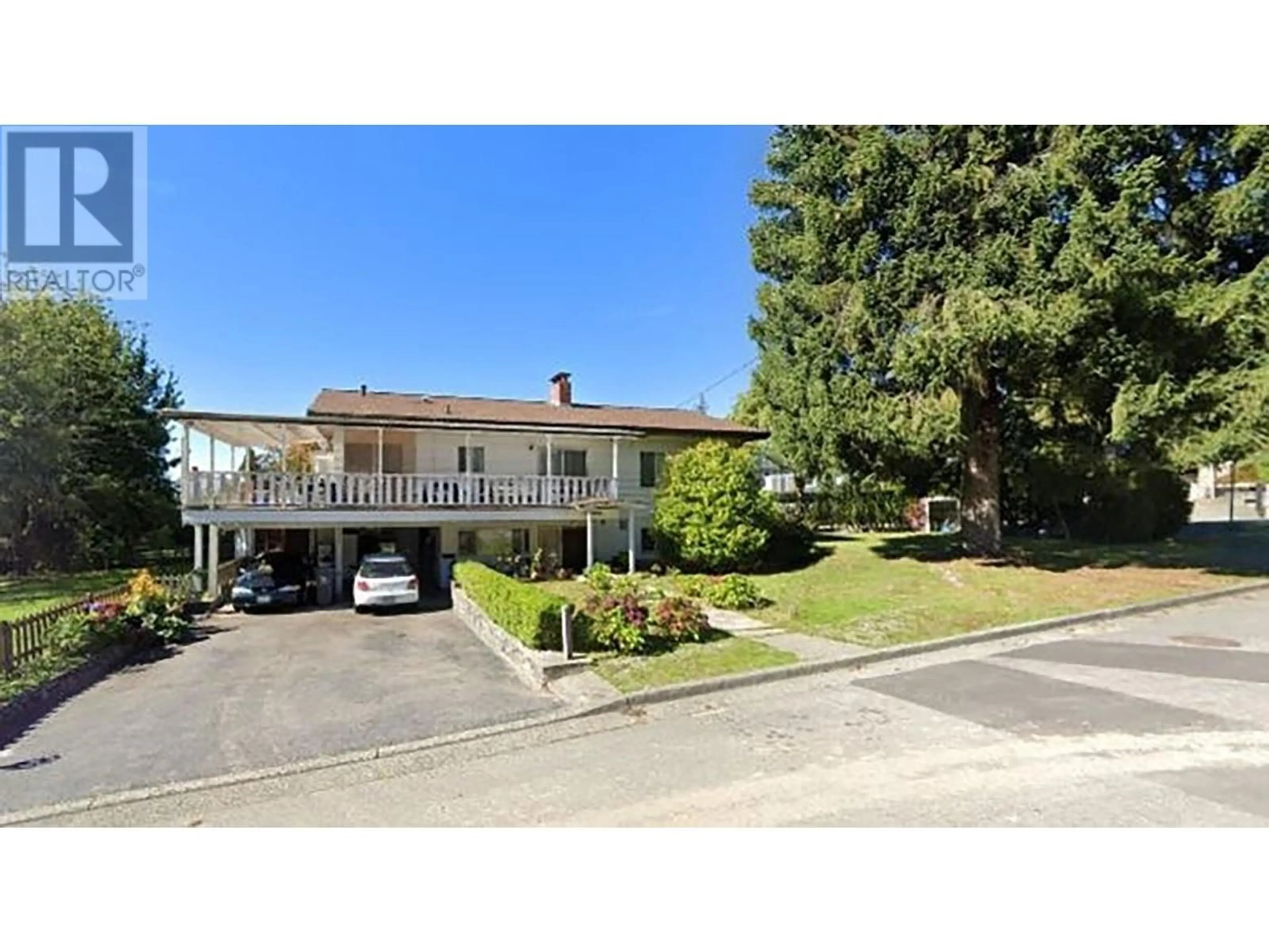 A pic from outside/outdoor area/front of a property/back of a property/a pic from drone, street for 3965 TRENTON PLACE, North Vancouver British Columbia V7R3G6
