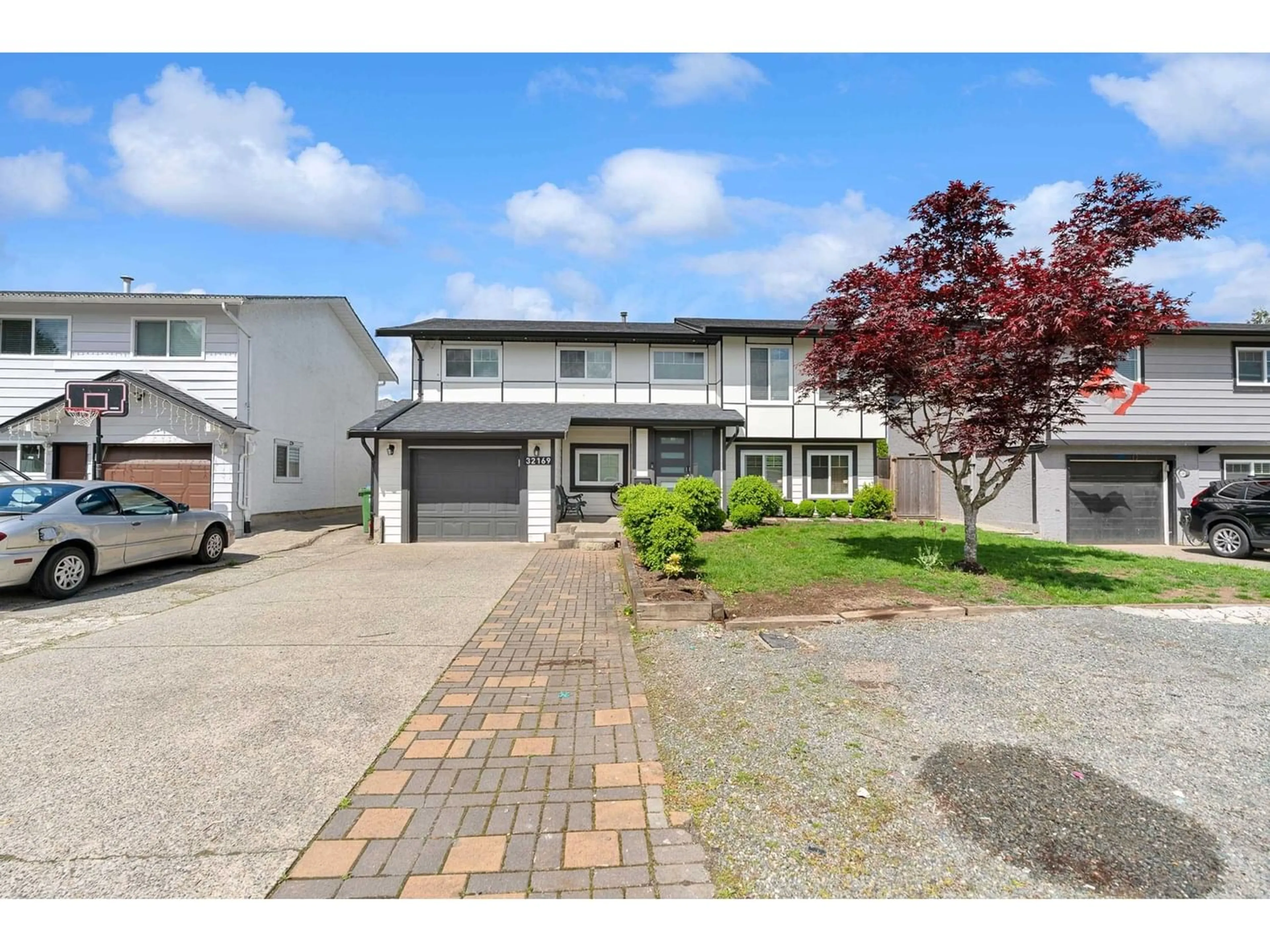 A pic from exterior of the house or condo for 32169 AUSTIN AVENUE, Abbotsford British Columbia V2T4P4
