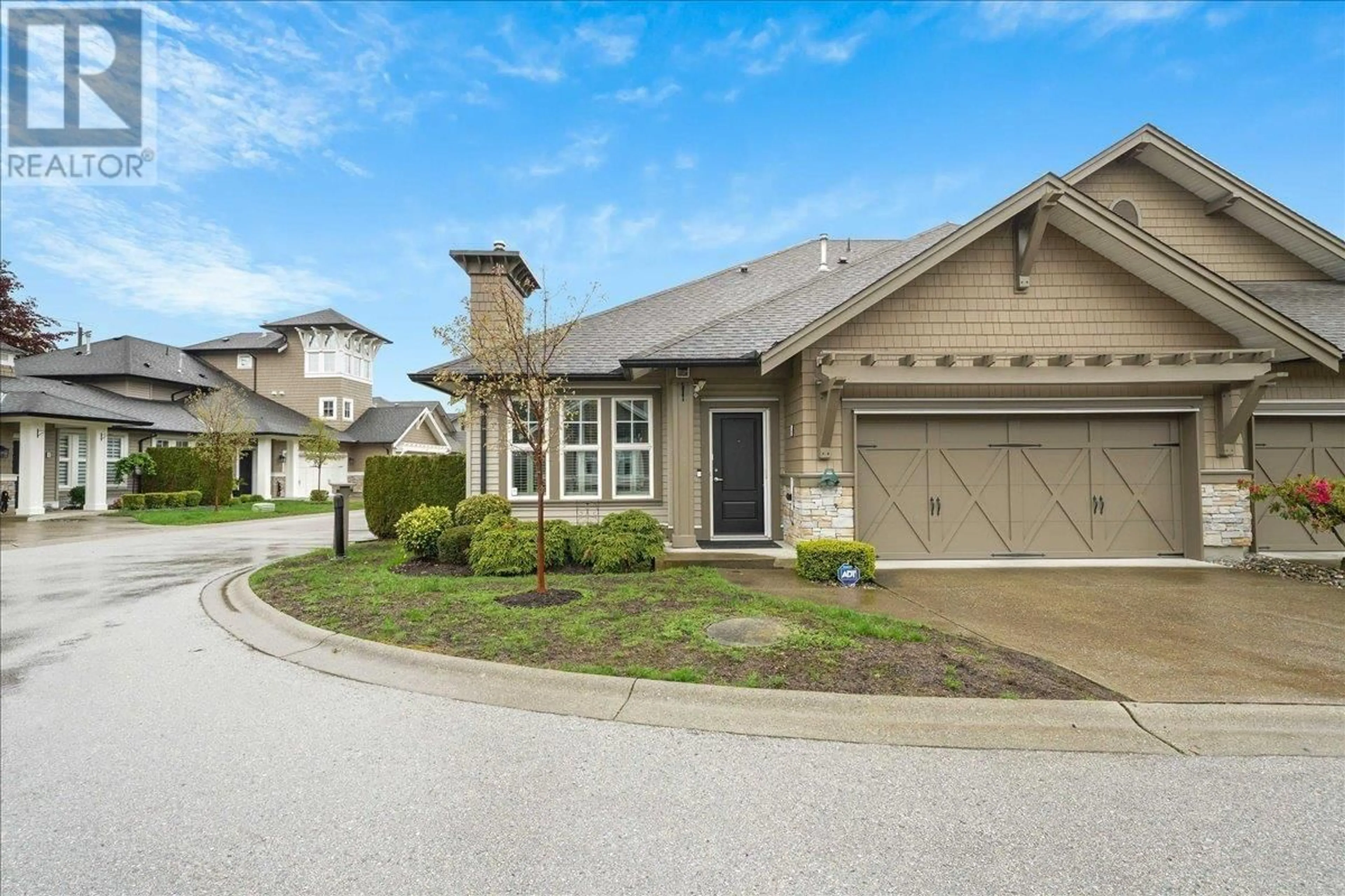 Frontside or backside of a home for 19 19452 FRASER WAY, Pitt Meadows British Columbia V3Y0A3