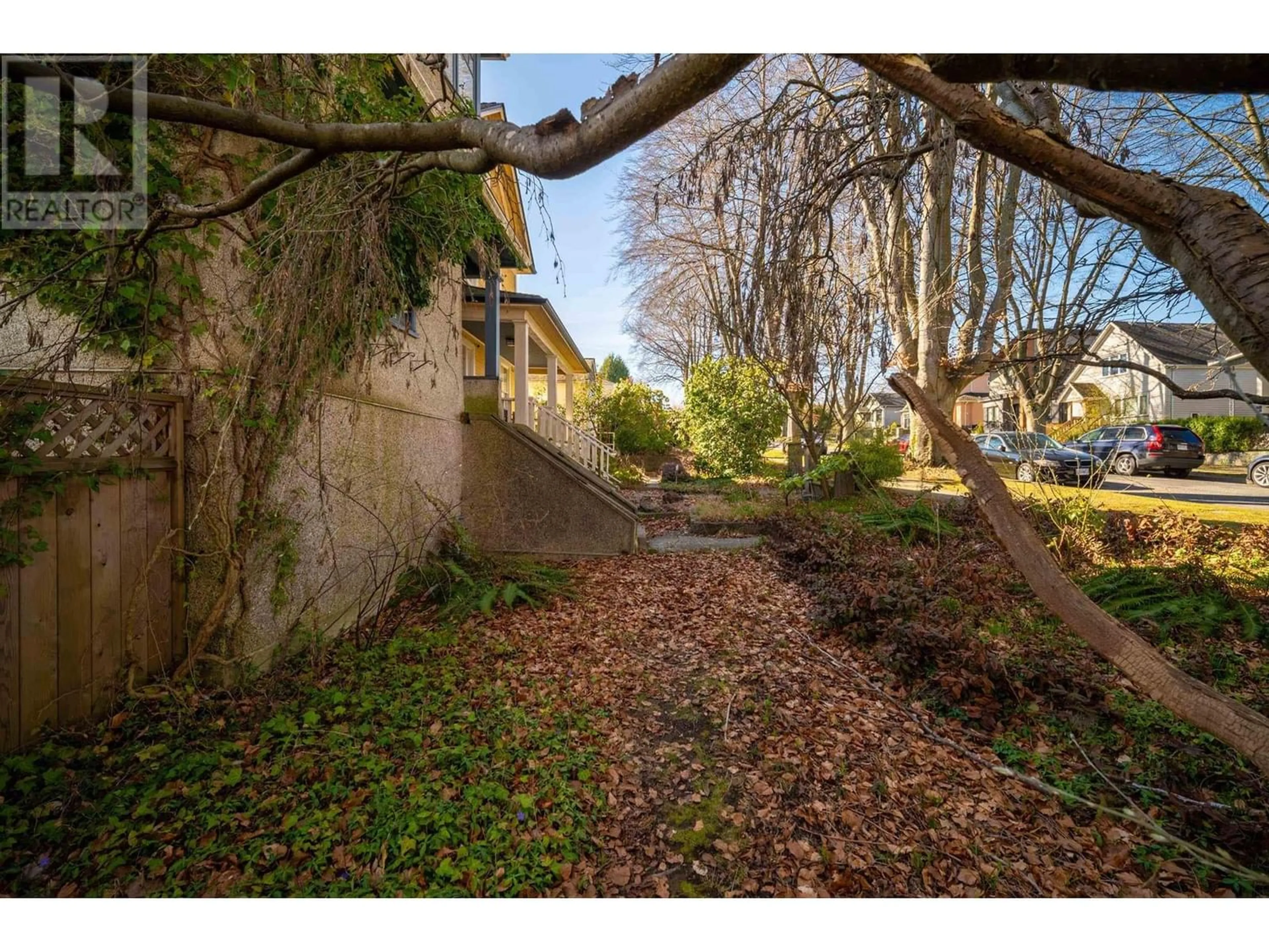 Fenced yard for 58 E 40TH AVENUE, Vancouver British Columbia V5W1L4