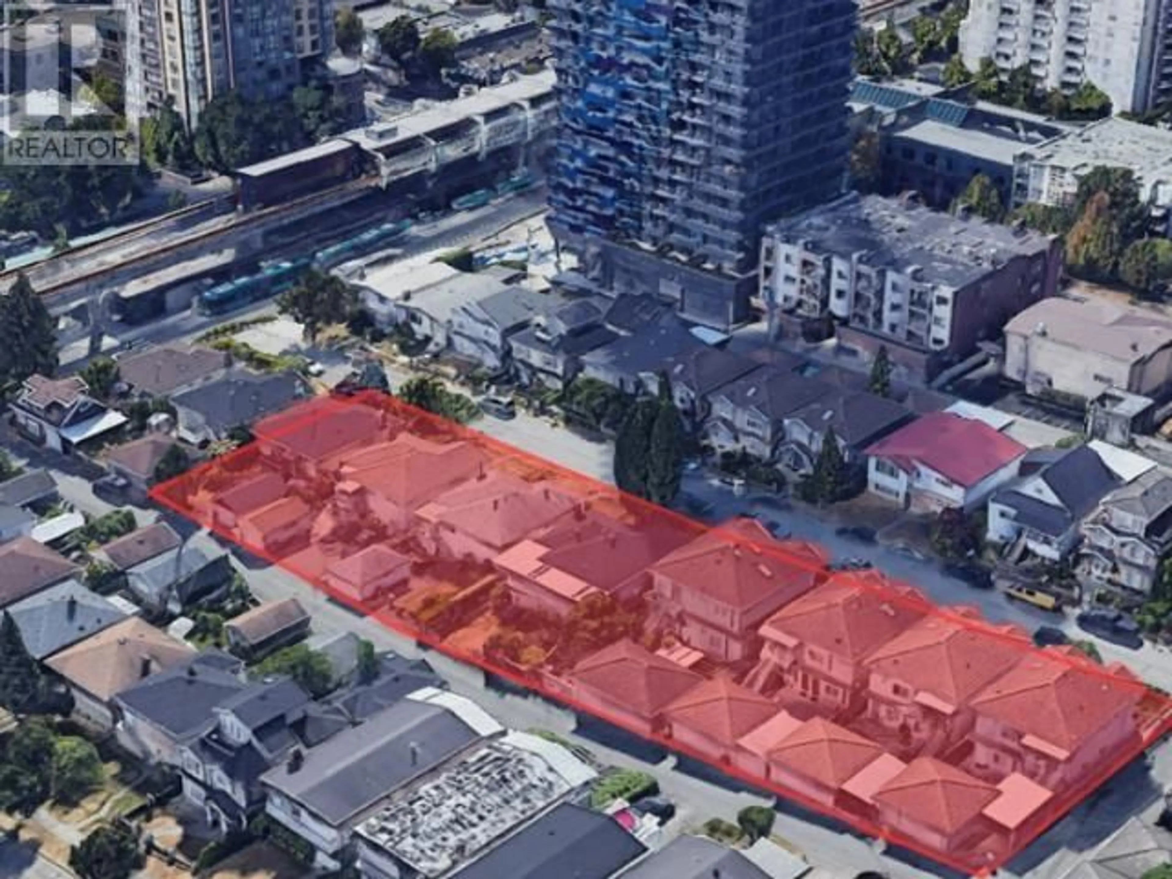 A pic from outside/outdoor area/front of a property/back of a property/a pic from drone, city buildings view from balcony for 5006 PAYNE STREET, Vancouver British Columbia V5R4J6