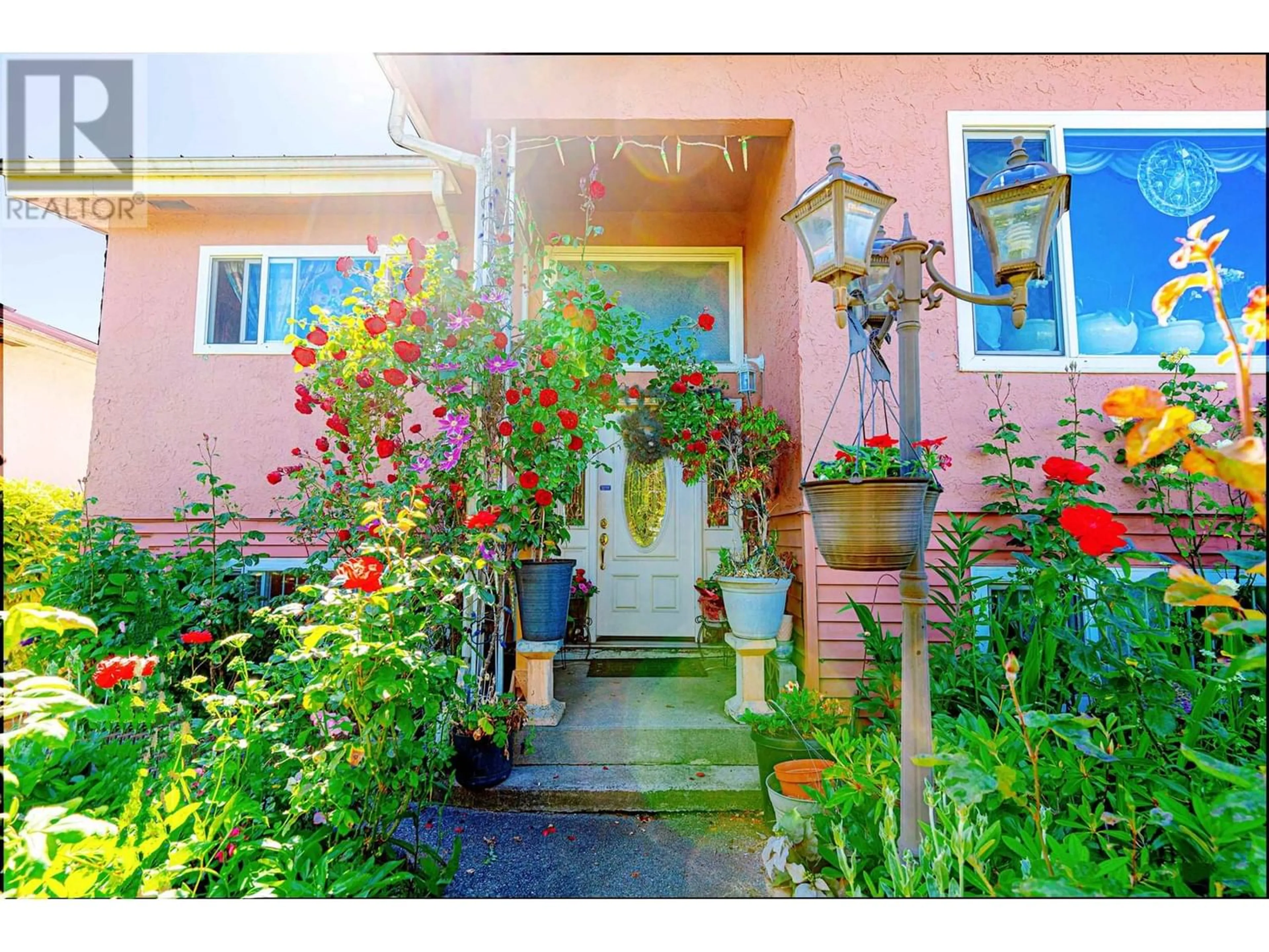 Indoor entryway for 6325 KNIGHT STREET, Vancouver British Columbia V5P2V9