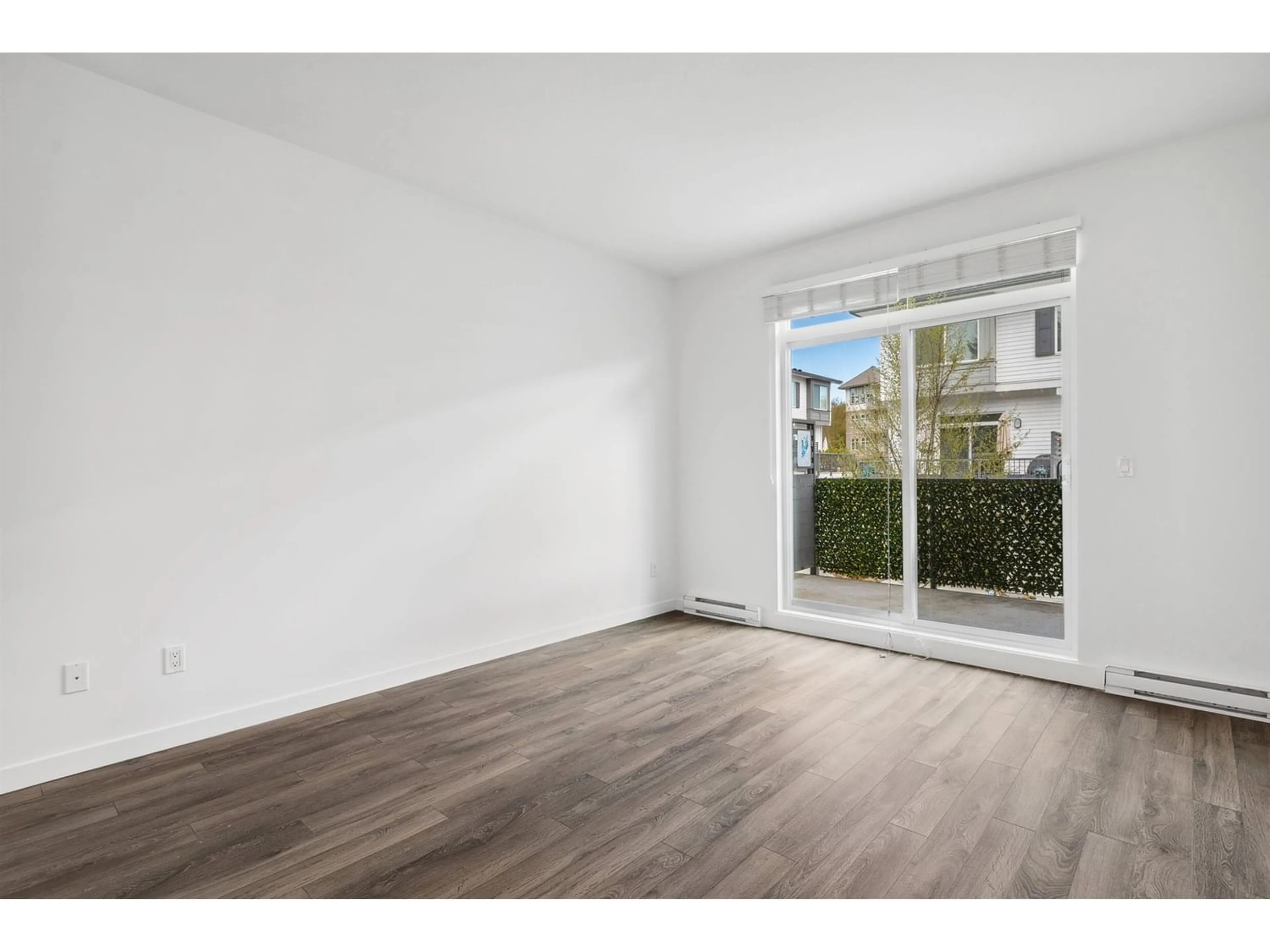 A pic of a room for 124 15230 GUILDFORD DRIVE, Surrey British Columbia V3R0C8