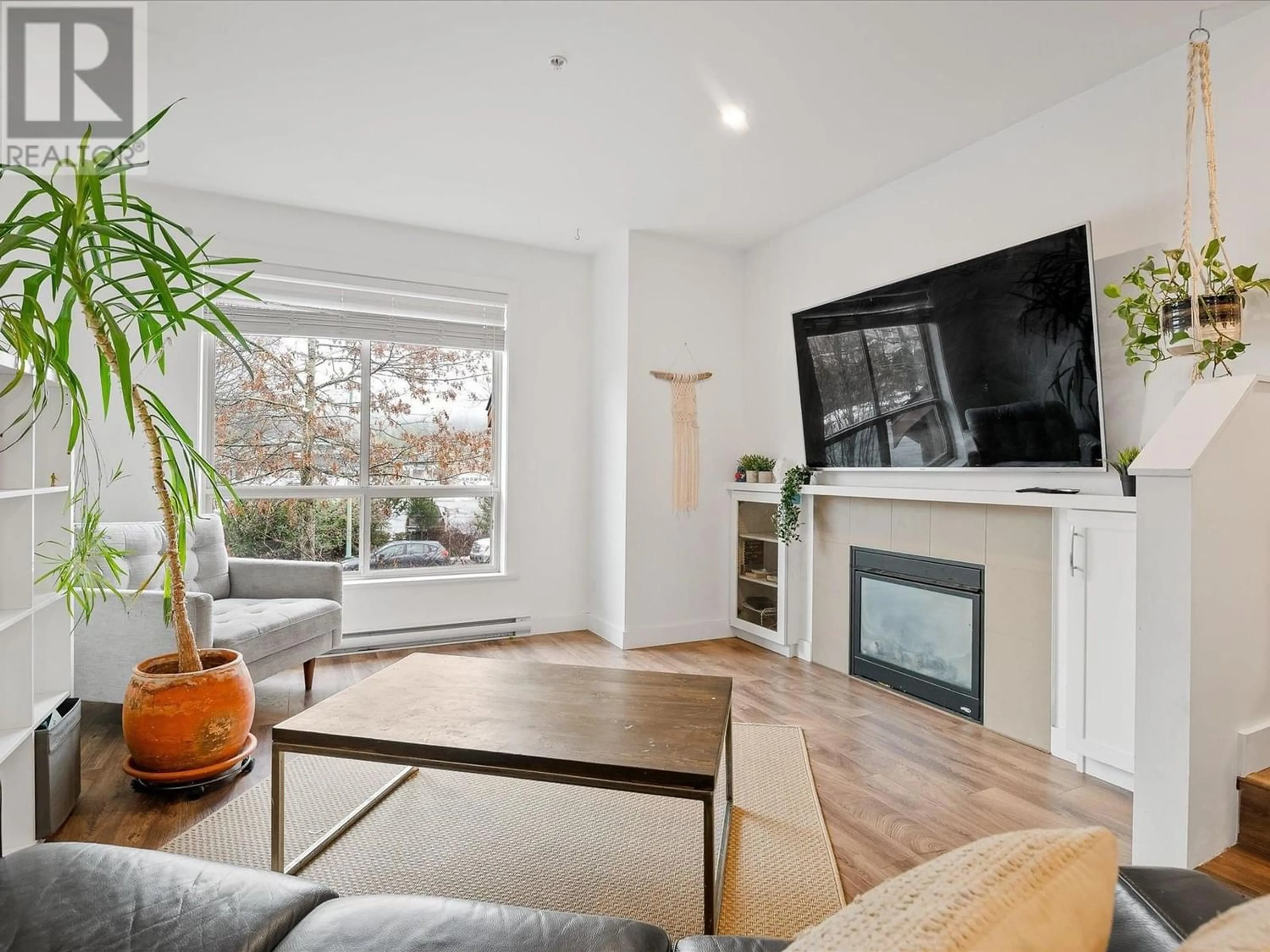 Living room for 24 40653 TANTALUS ROAD, Squamish British Columbia V0N1T0