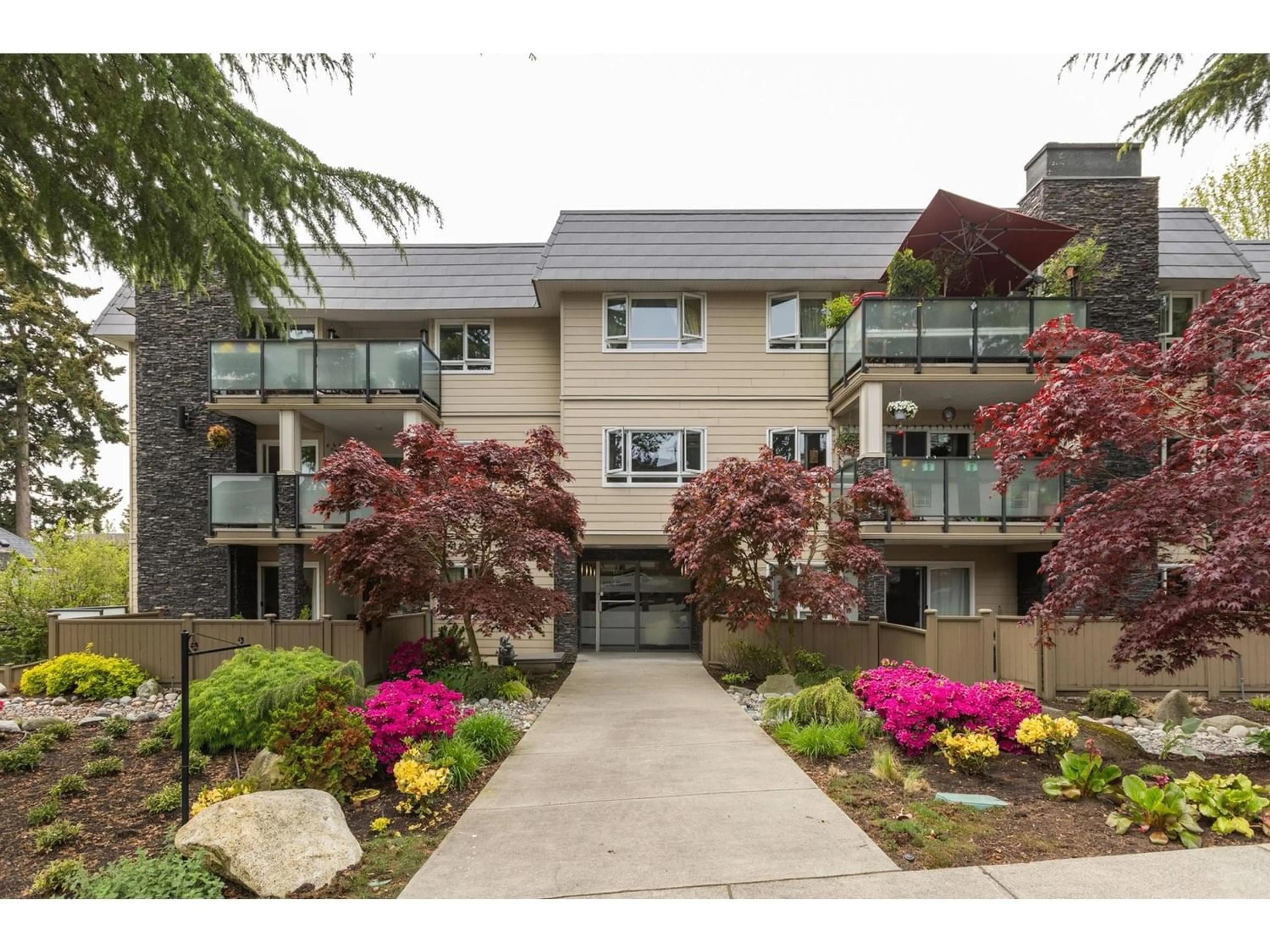 A pic from exterior of the house or condo for 105 1371 FOSTER STREET, White Rock British Columbia V4B3X5