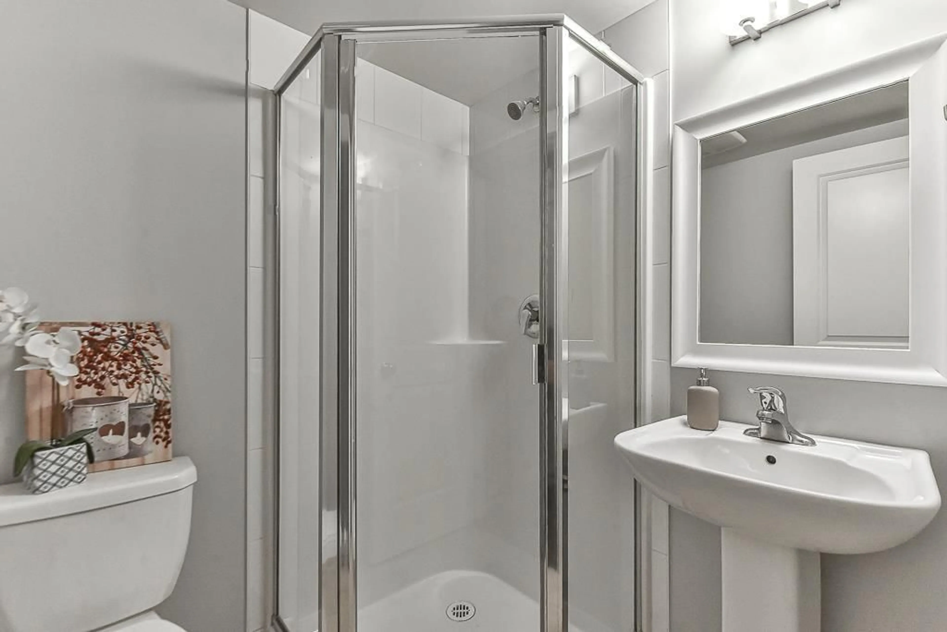 Standard bathroom for 17 19128 65 AVENUE, Surrey British Columbia V4N6P2