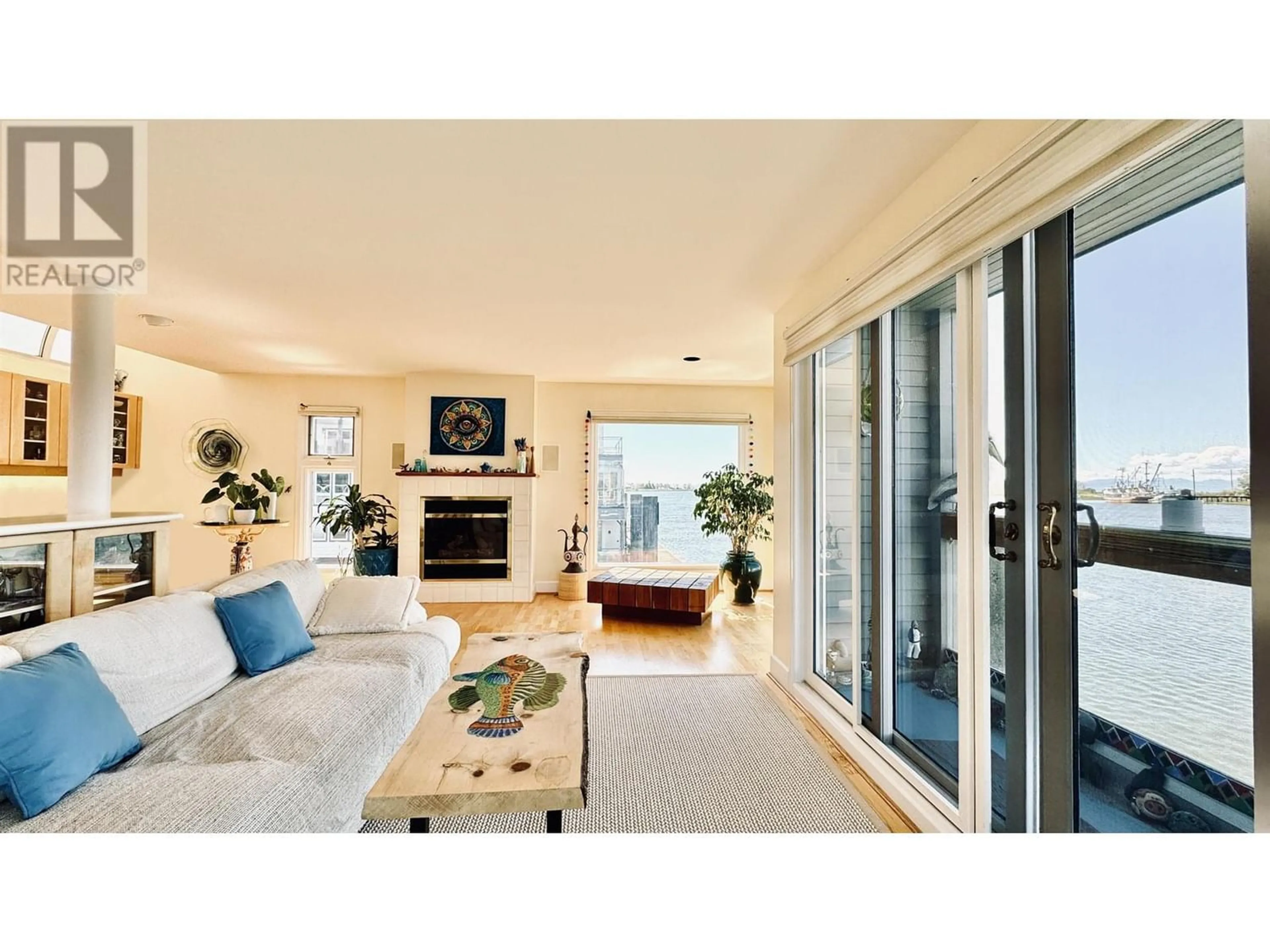 Living room for 35 3459 W RIVER ROAD, Delta British Columbia V4K4Y9