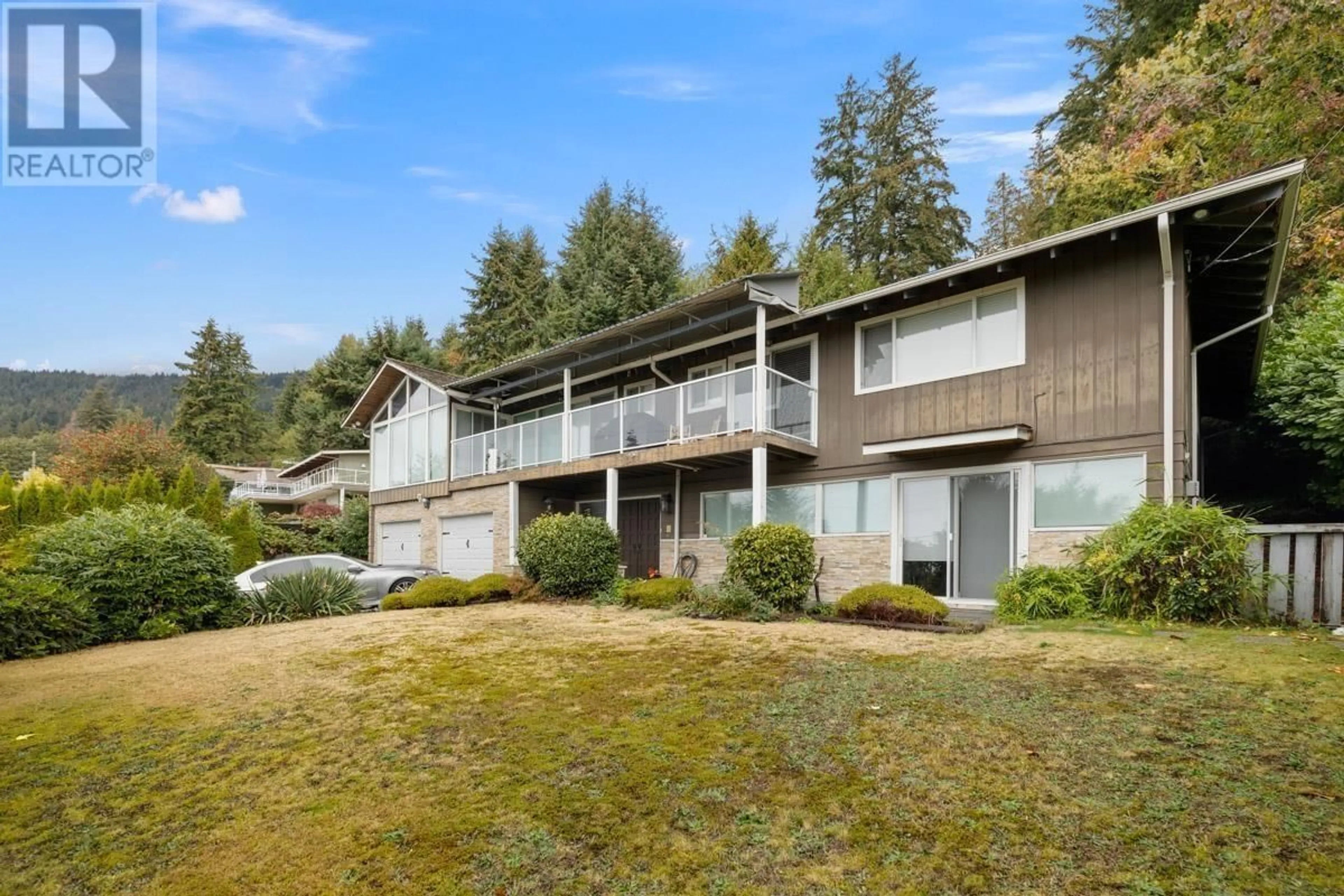 A pic from outside/outdoor area/front of a property/back of a property/a pic from drone, unknown for 2685 SKILIFT PLACE, West Vancouver British Columbia V7S2T6