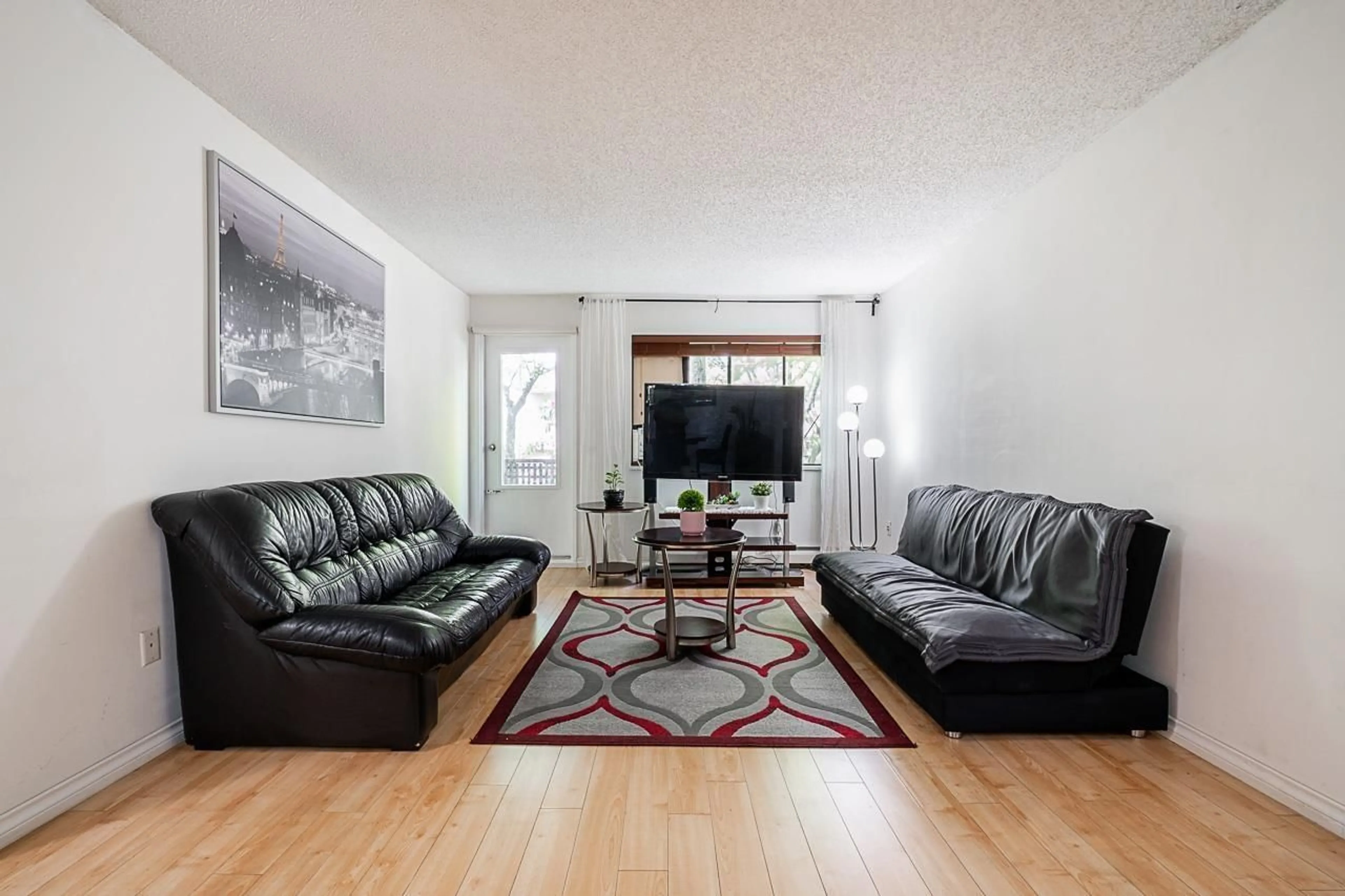 Living room for 205 10662 151A STREET, Surrey British Columbia V3R8T3