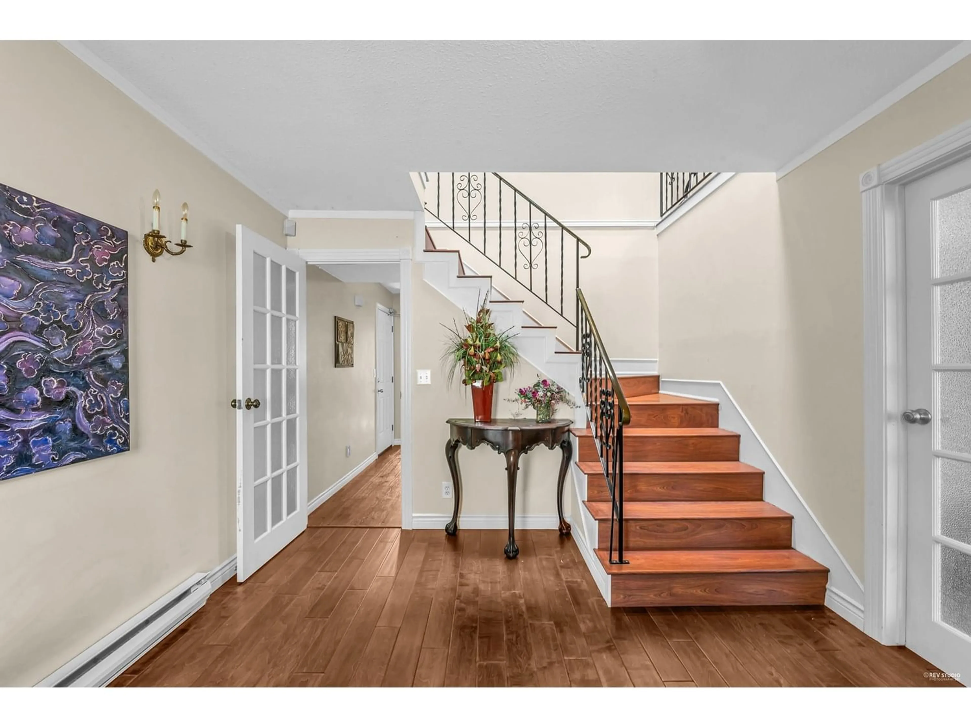 Indoor entryway for 15940 101A AVENUE, Surrey British Columbia V4N2G1