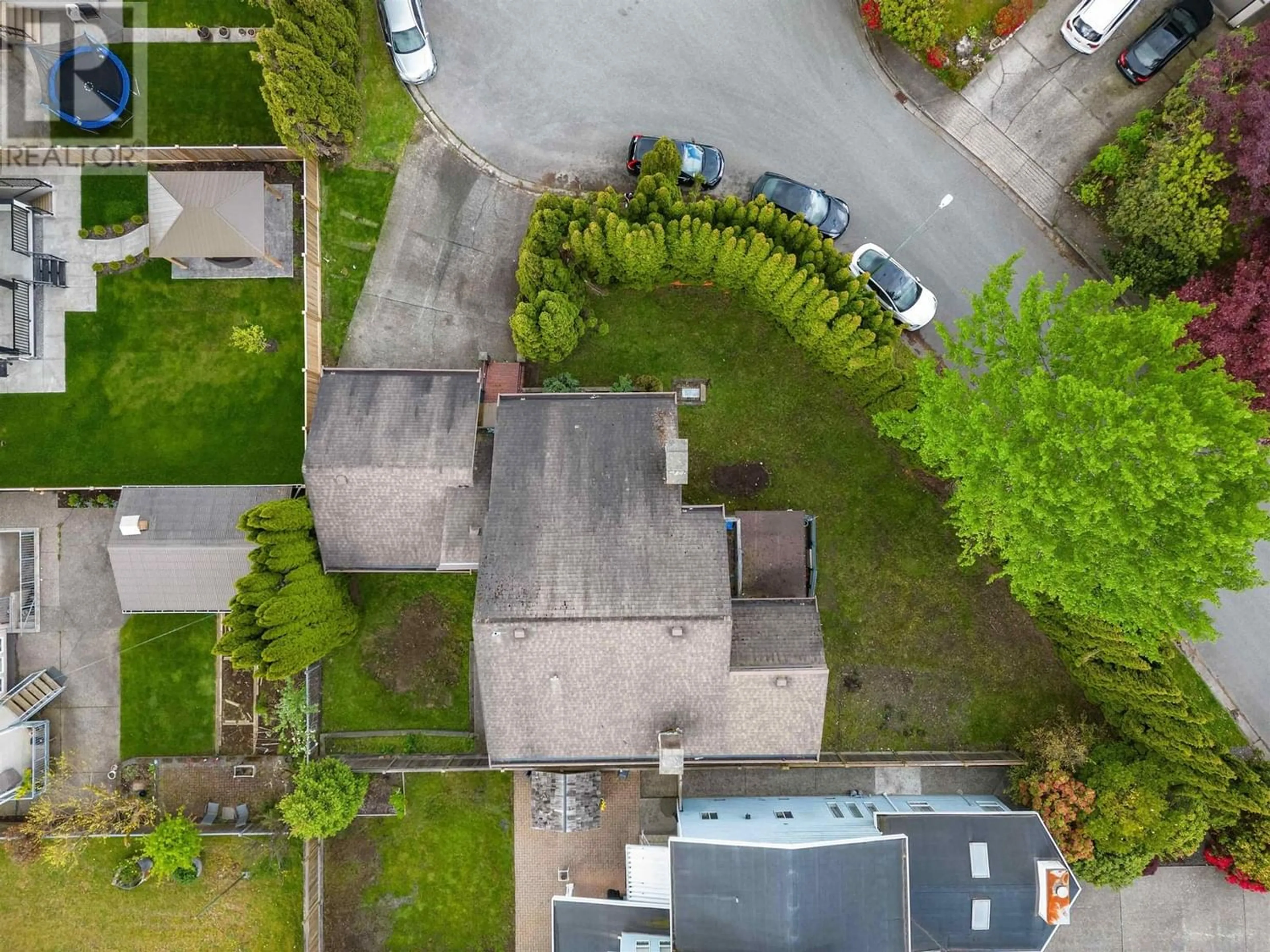 Frontside or backside of a home for 571 CALVIN COURT, Burnaby British Columbia V5A3Y8