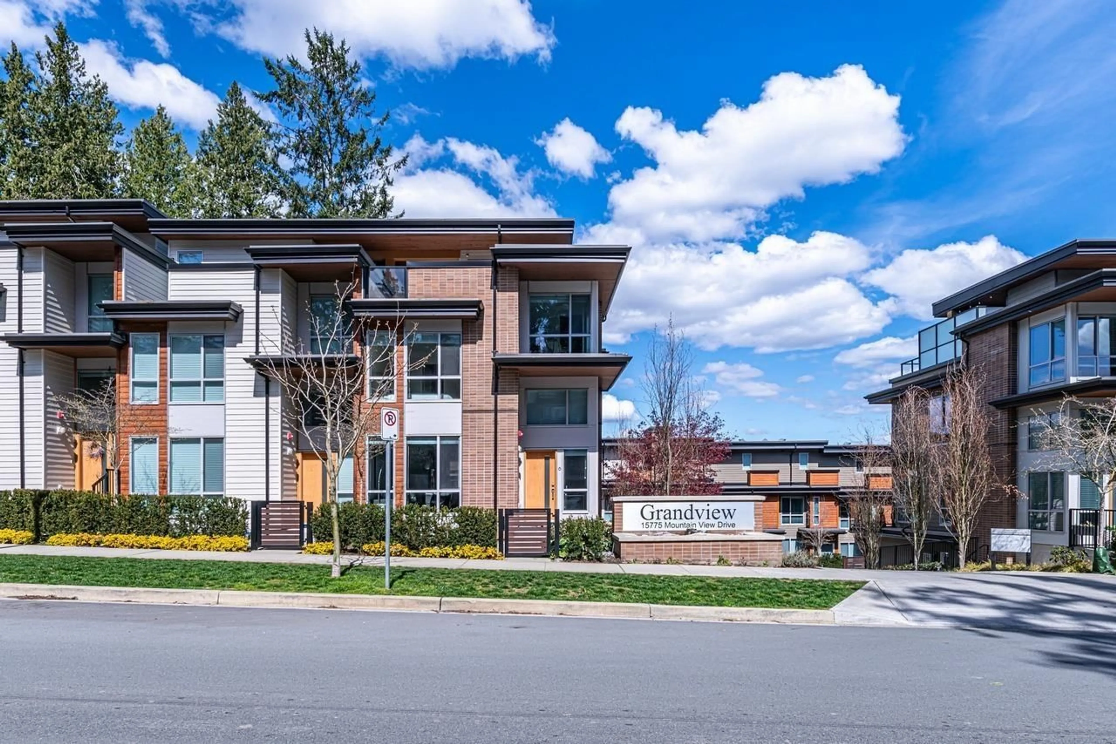 A pic from exterior of the house or condo for 6 15775 MOUNTAIN VIEW DRIVE, Surrey British Columbia V3Z0W7