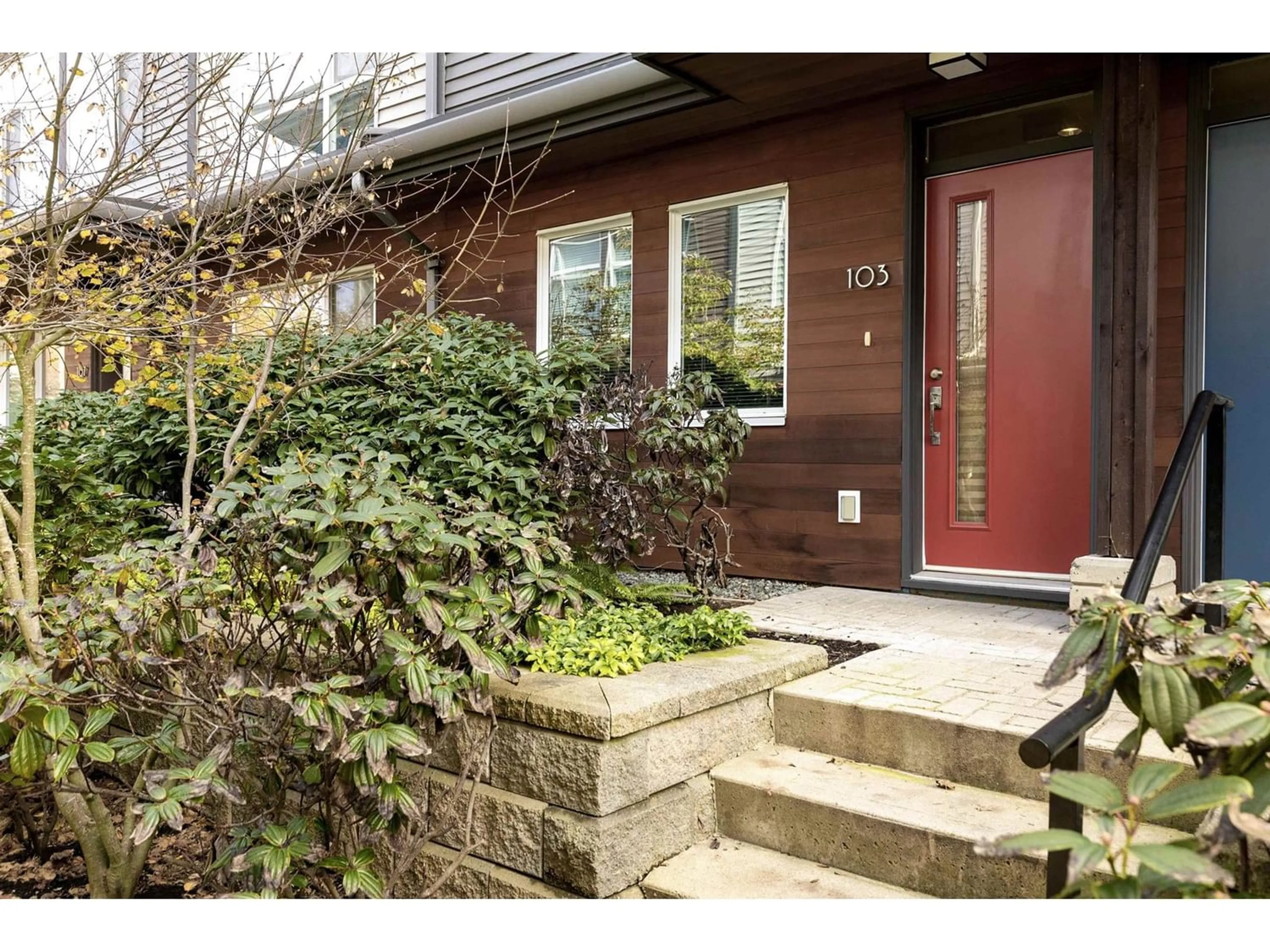 Indoor entryway for 103 16222 23A AVENUE, Surrey British Columbia V3Z6P4