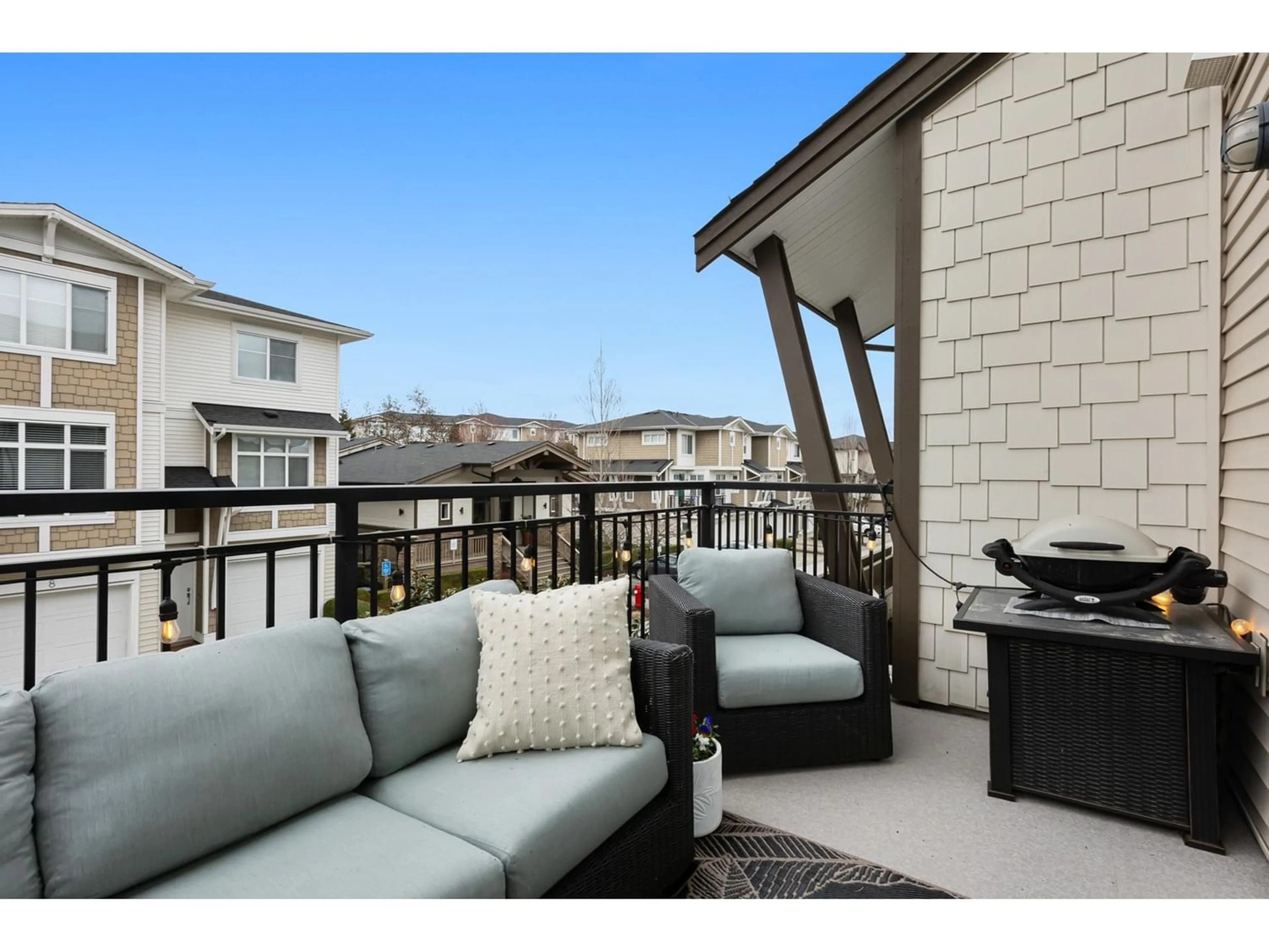 Patio for 3 19433 68 AVENUE, Surrey British Columbia V4N6M8