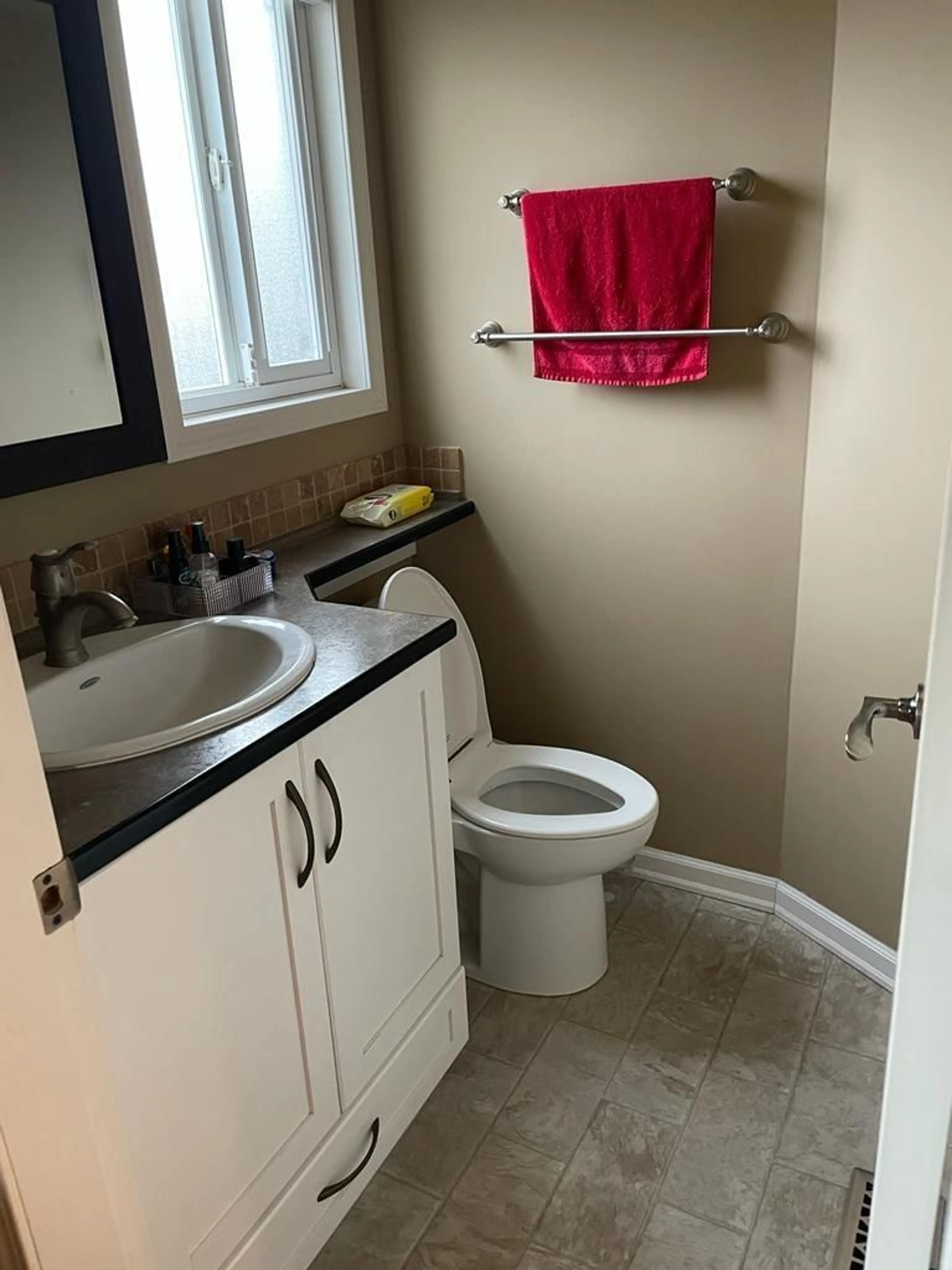 Standard bathroom, not visible floor for 2262 BEVAN CRESCENT, Abbotsford British Columbia V2T3Z5