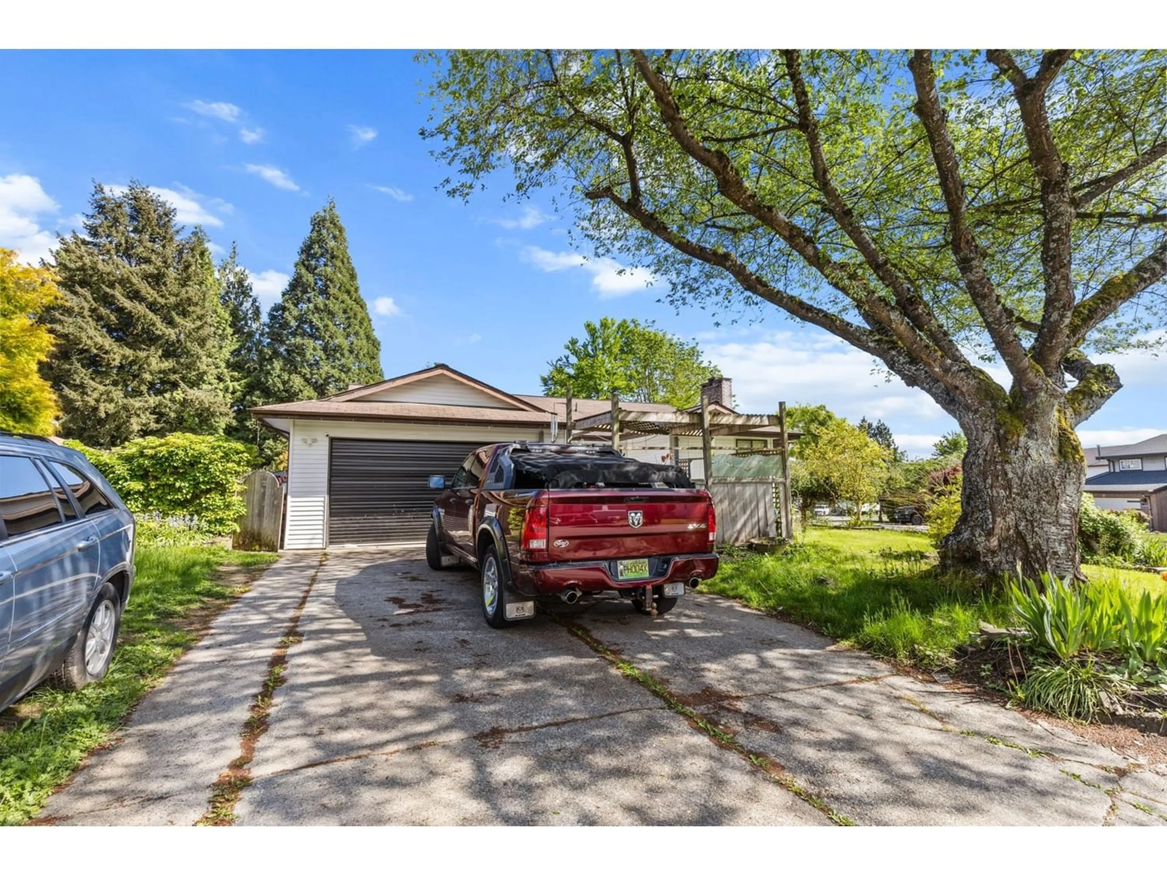 Frontside or backside of a home for 8454 SPENSER PLACE, Surrey British Columbia V3S5Z9