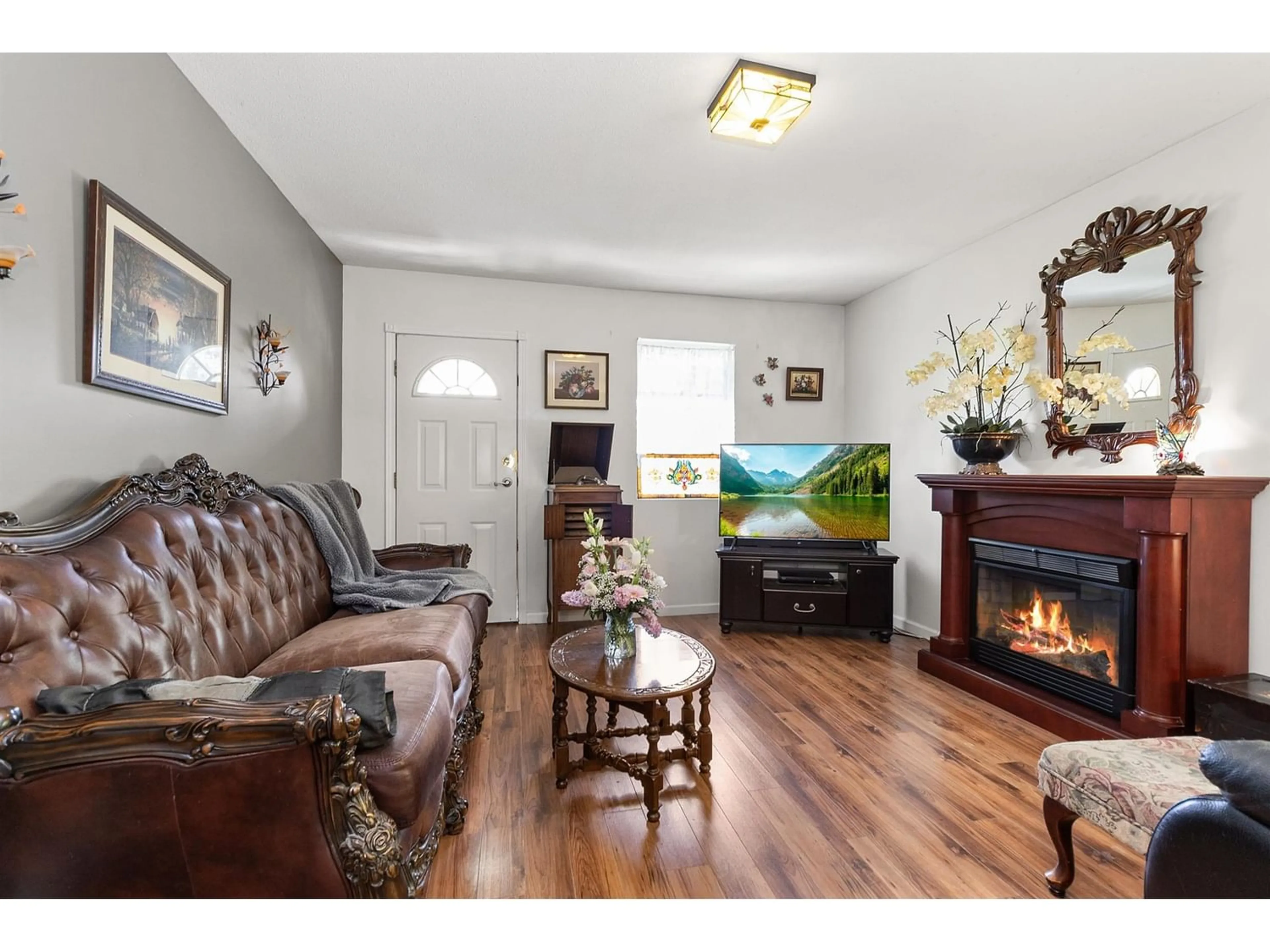 Living room for 1118 MARION ROAD, Abbotsford British Columbia V3G1S6