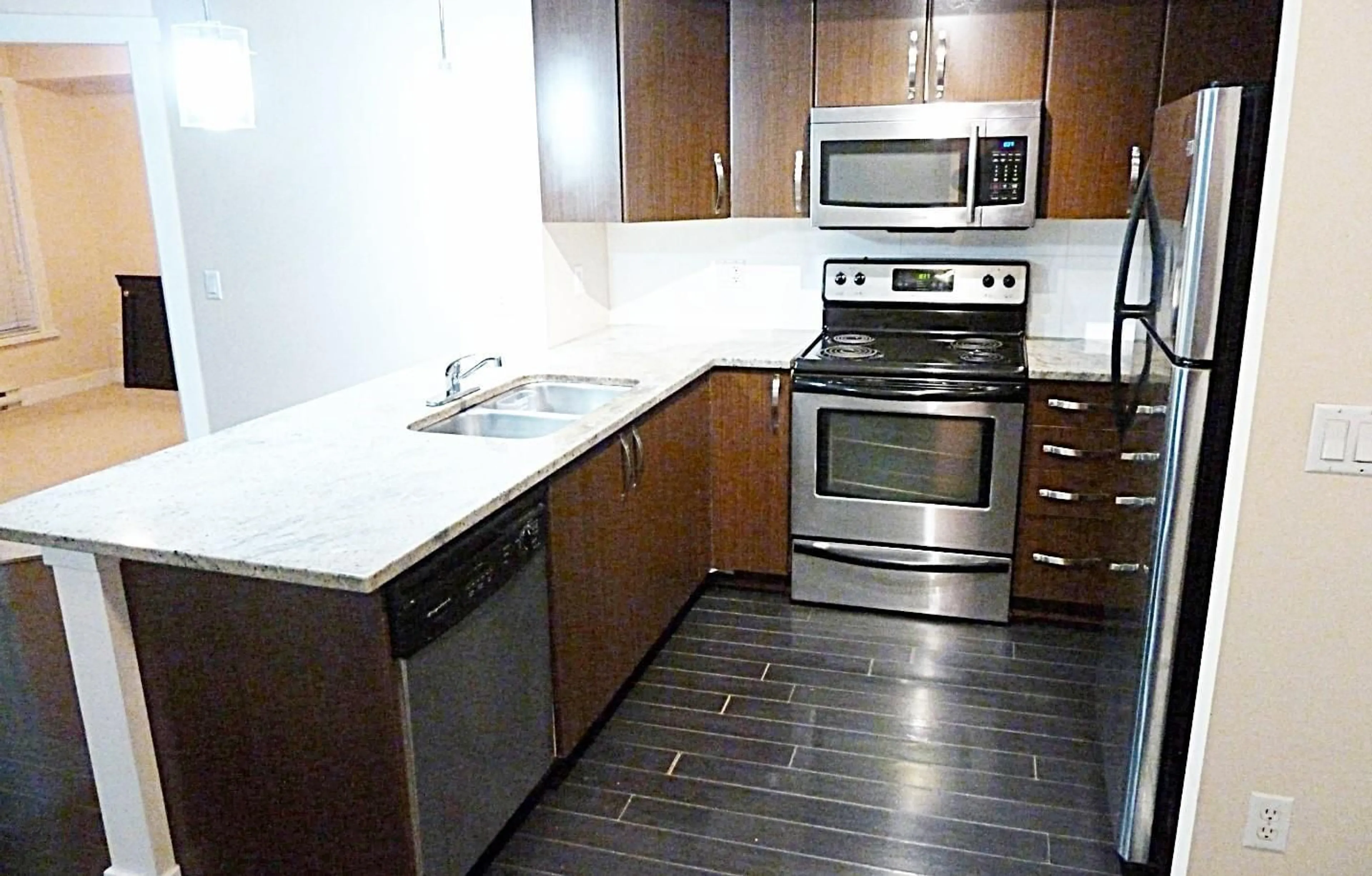 Standard kitchen for L106 13555 GATEWAY DRIVE, Surrey British Columbia V3T0B5