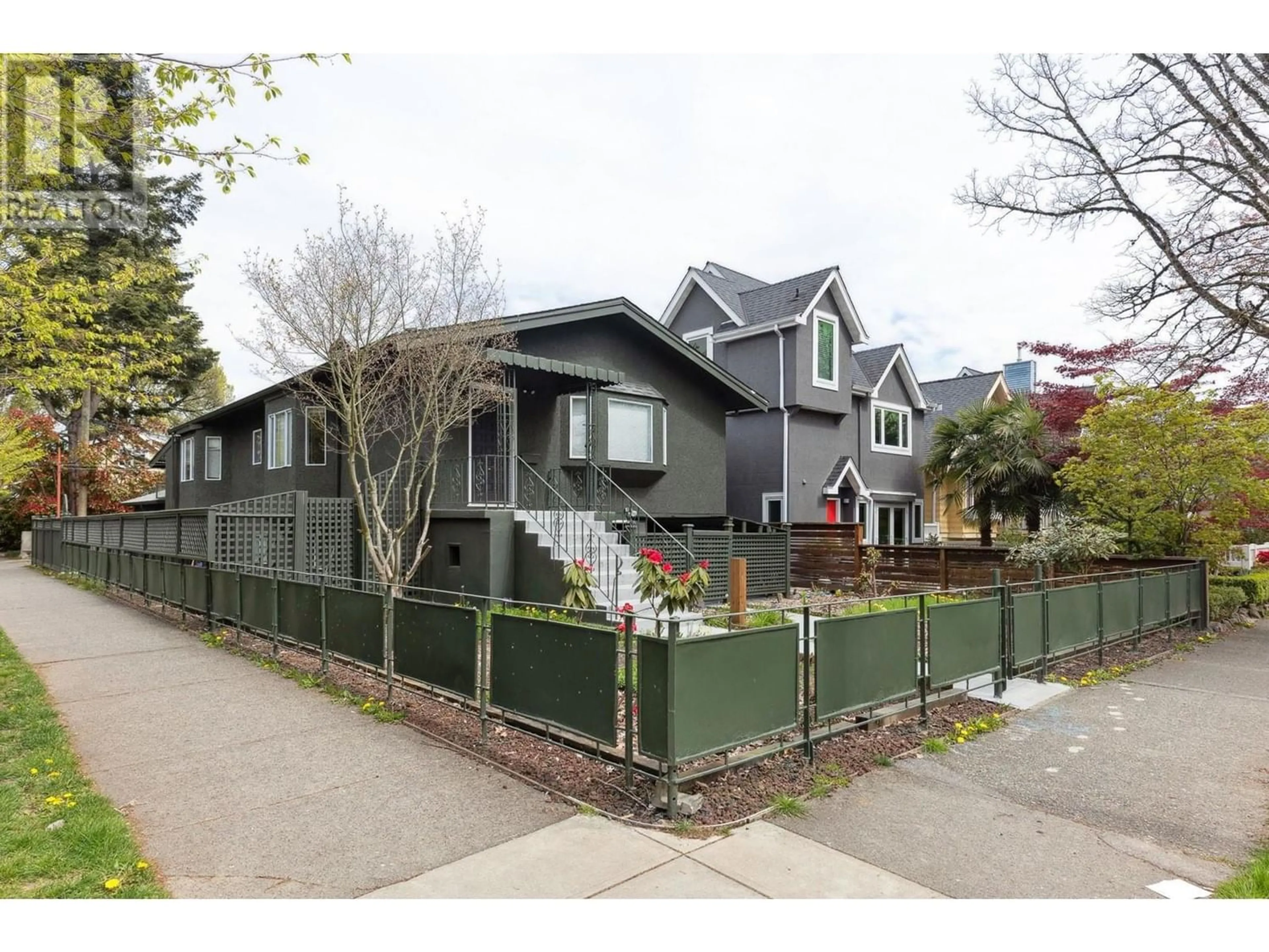 A pic from exterior of the house or condo for 3099 W 6TH AVENUE, Vancouver British Columbia V6K1X4