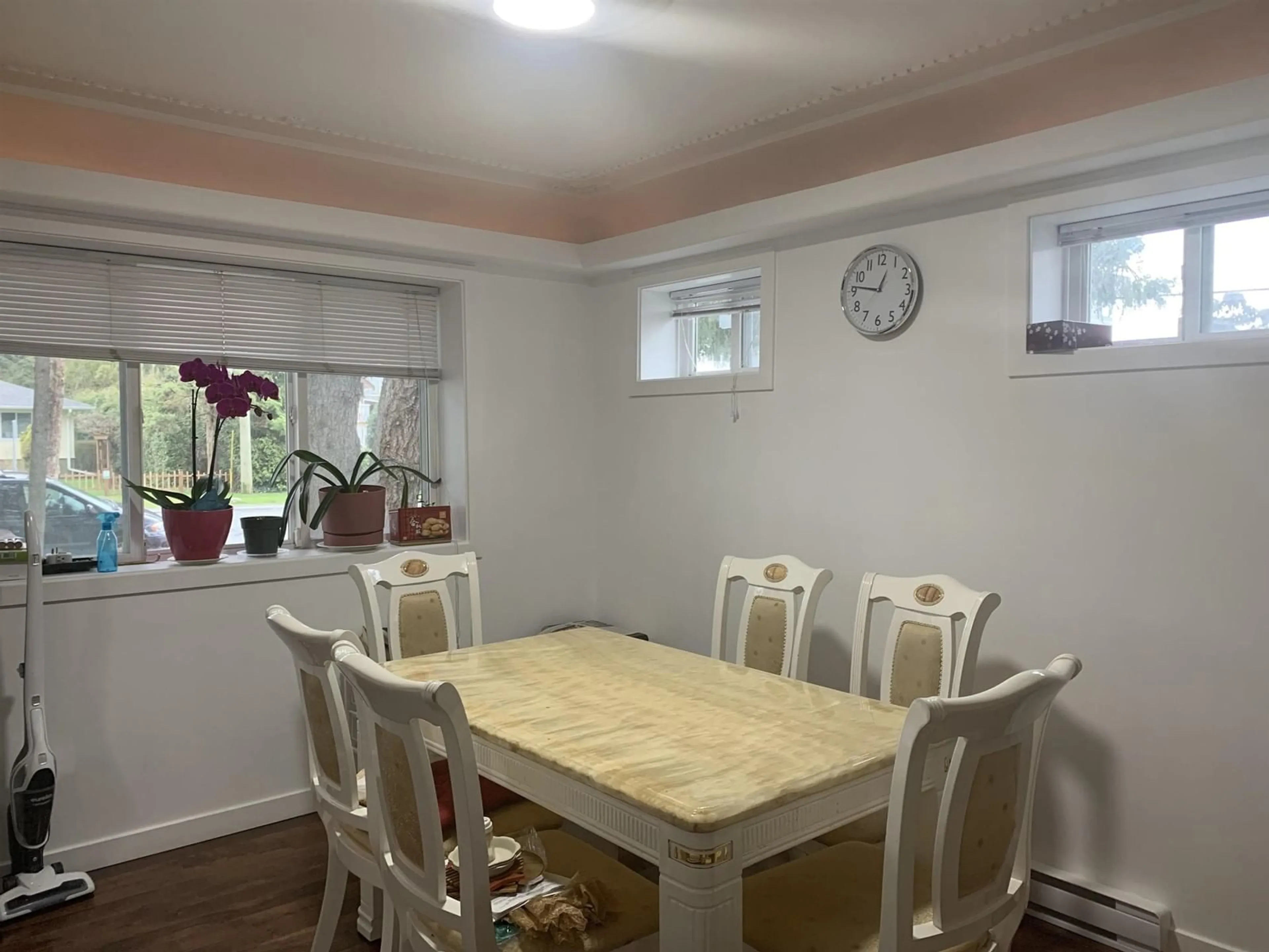 Dining room, wood/laminate floor for 13697 GROSVENOR, Surrey British Columbia V3R5E3