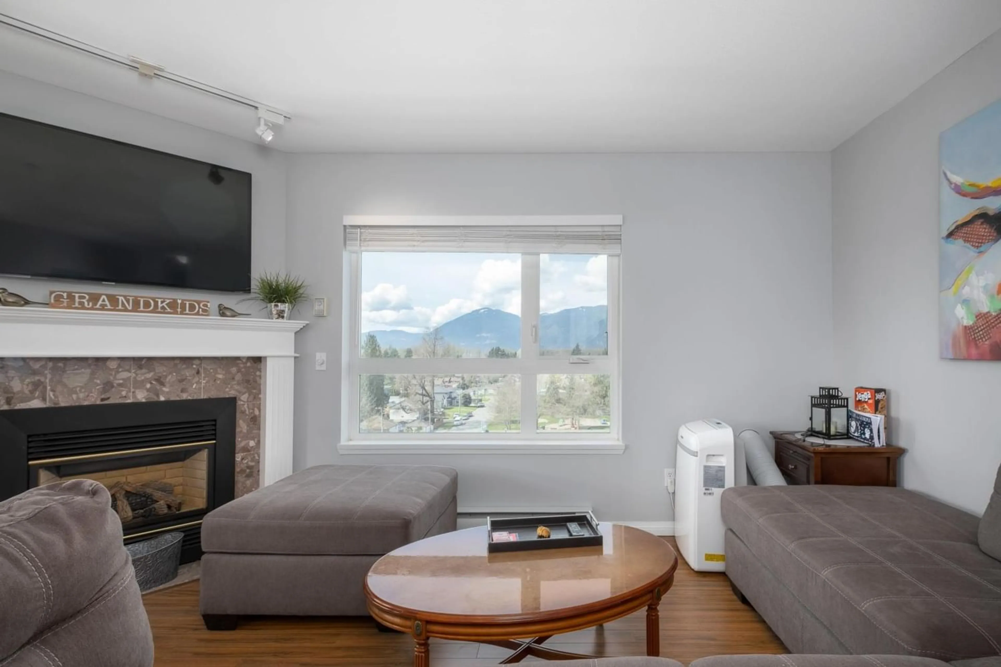 Living room for 704 45745 PRINCESS AVENUE, Chilliwack British Columbia V2P2B5
