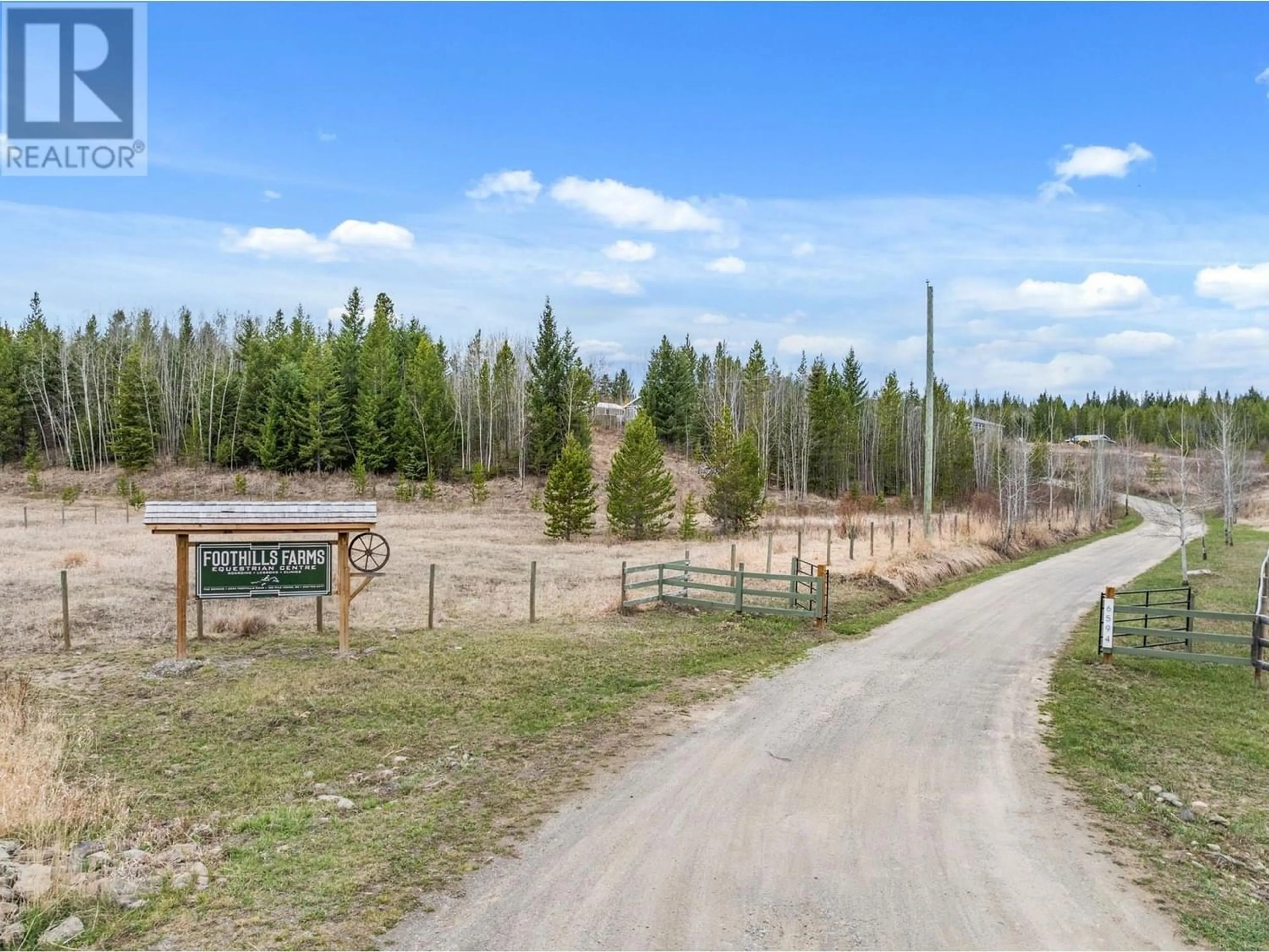 Fenced yard for 6594 FOOTHILLS ROAD, 100 Mile House British Columbia V0K2E3