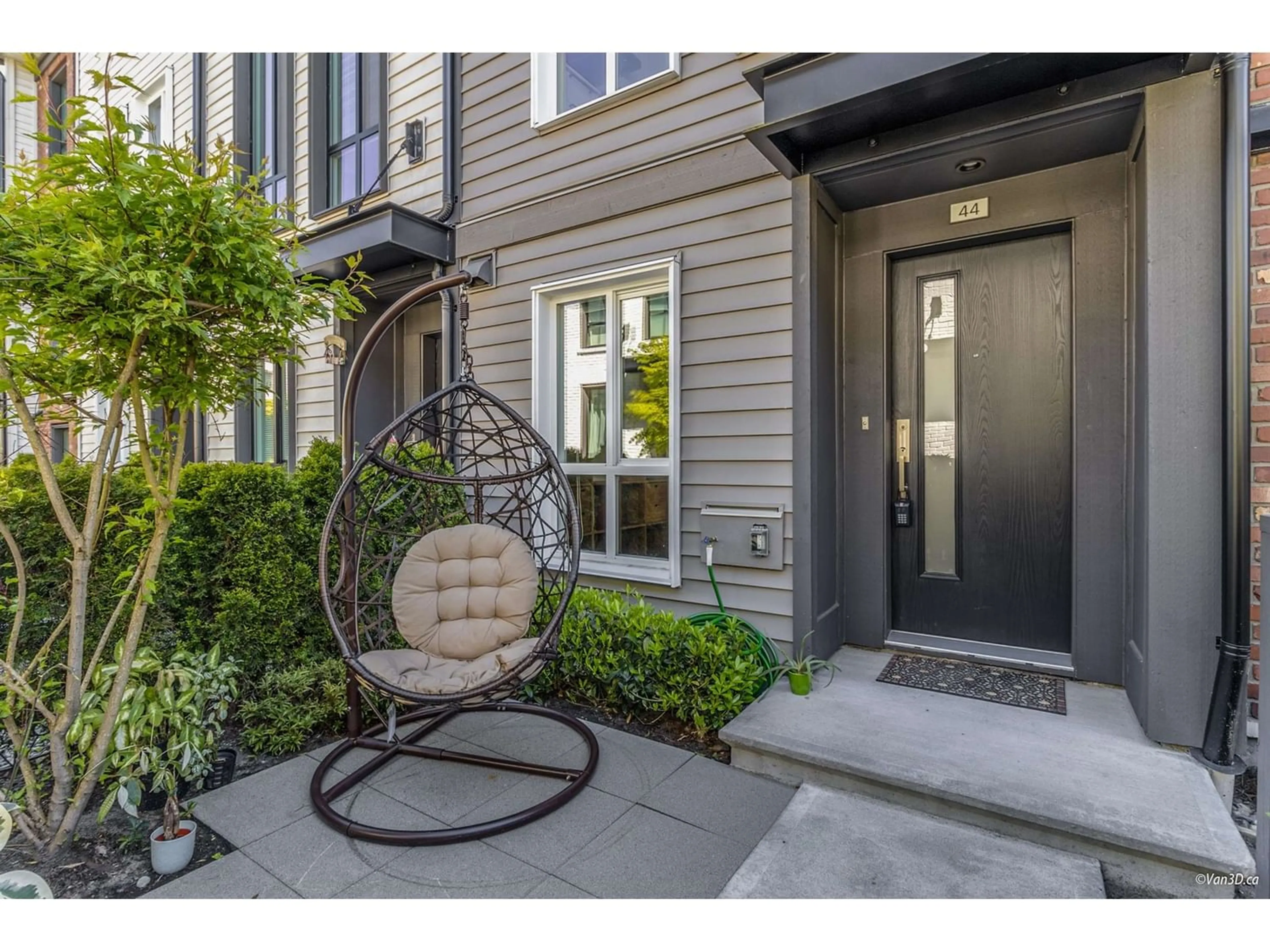 Indoor entryway for 44 15828 27 AVENUE, Surrey British Columbia V3Z0X4