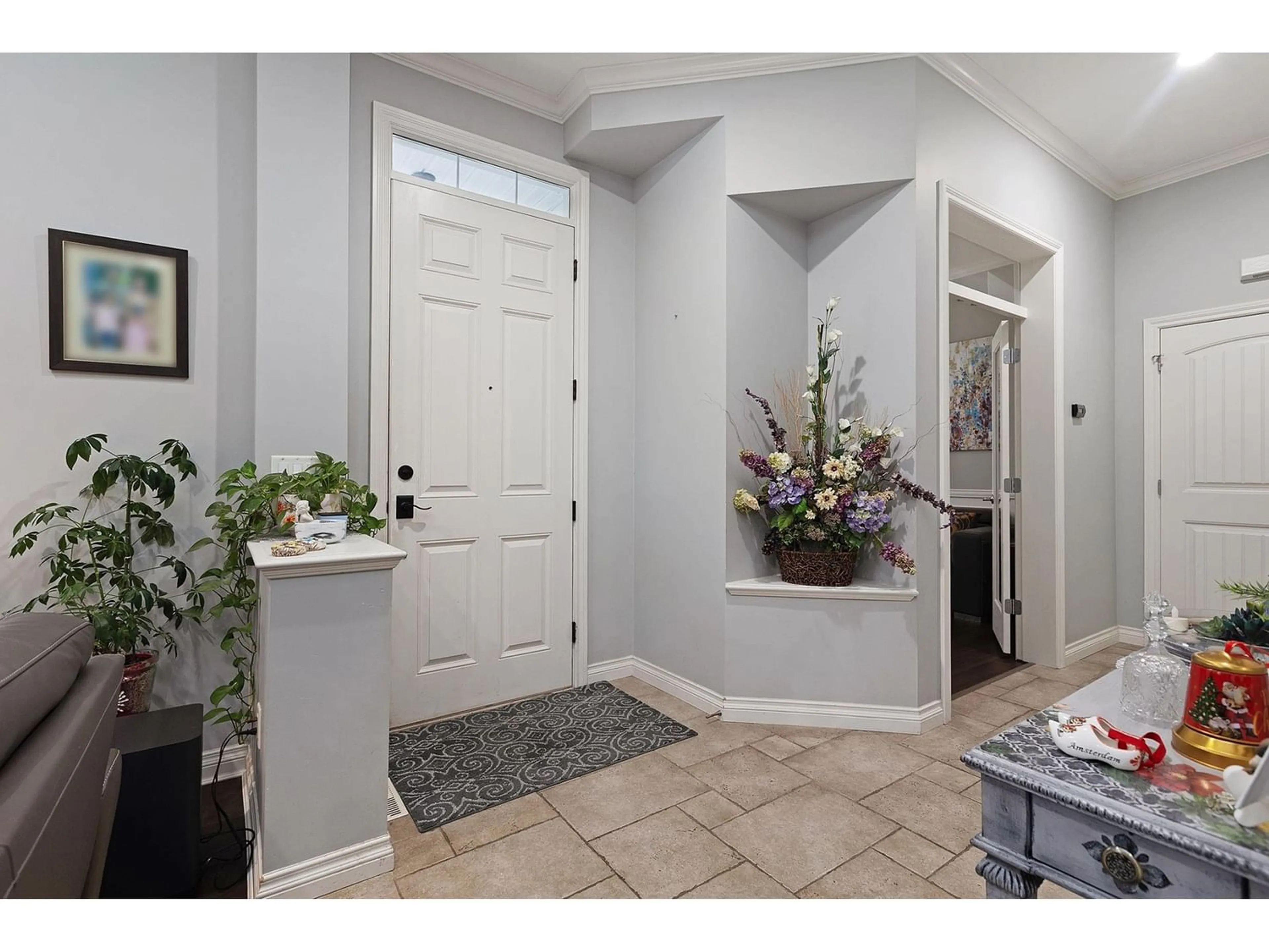 Indoor entryway for 6999 179 STREET, Surrey British Columbia V3S7V1