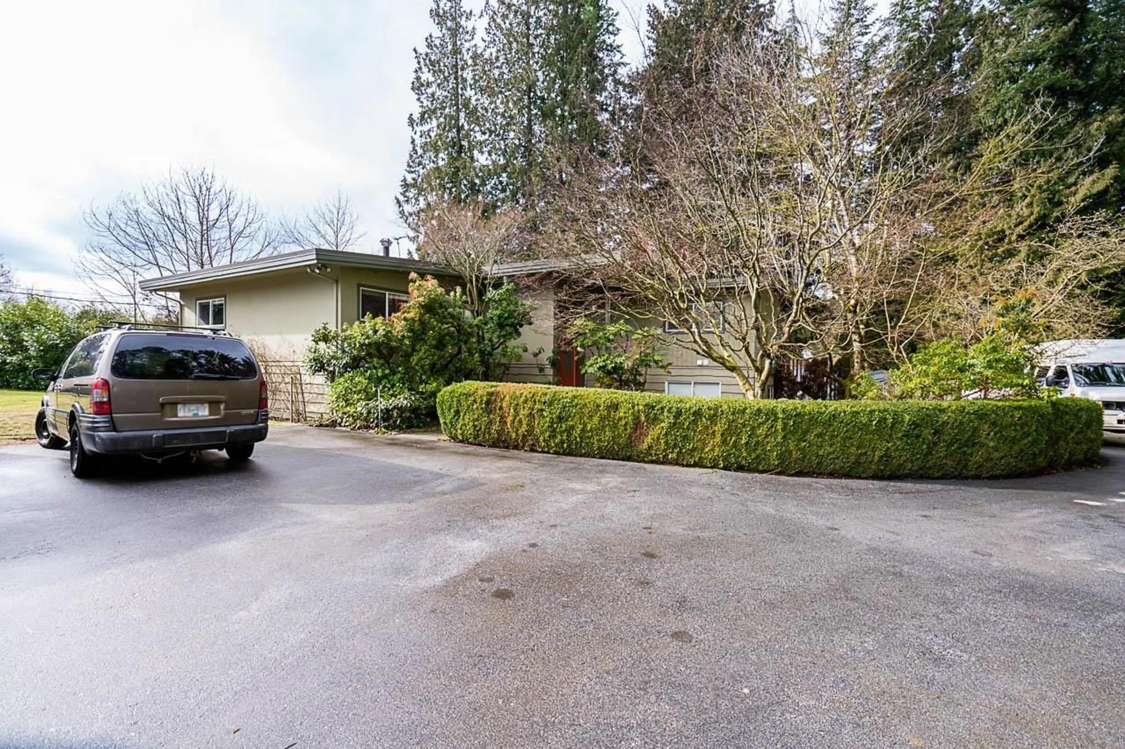 A pic from outside/outdoor area/front of a property/back of a property/a pic from drone, street for 2535 204 STREET, Langley British Columbia V2Z2B6