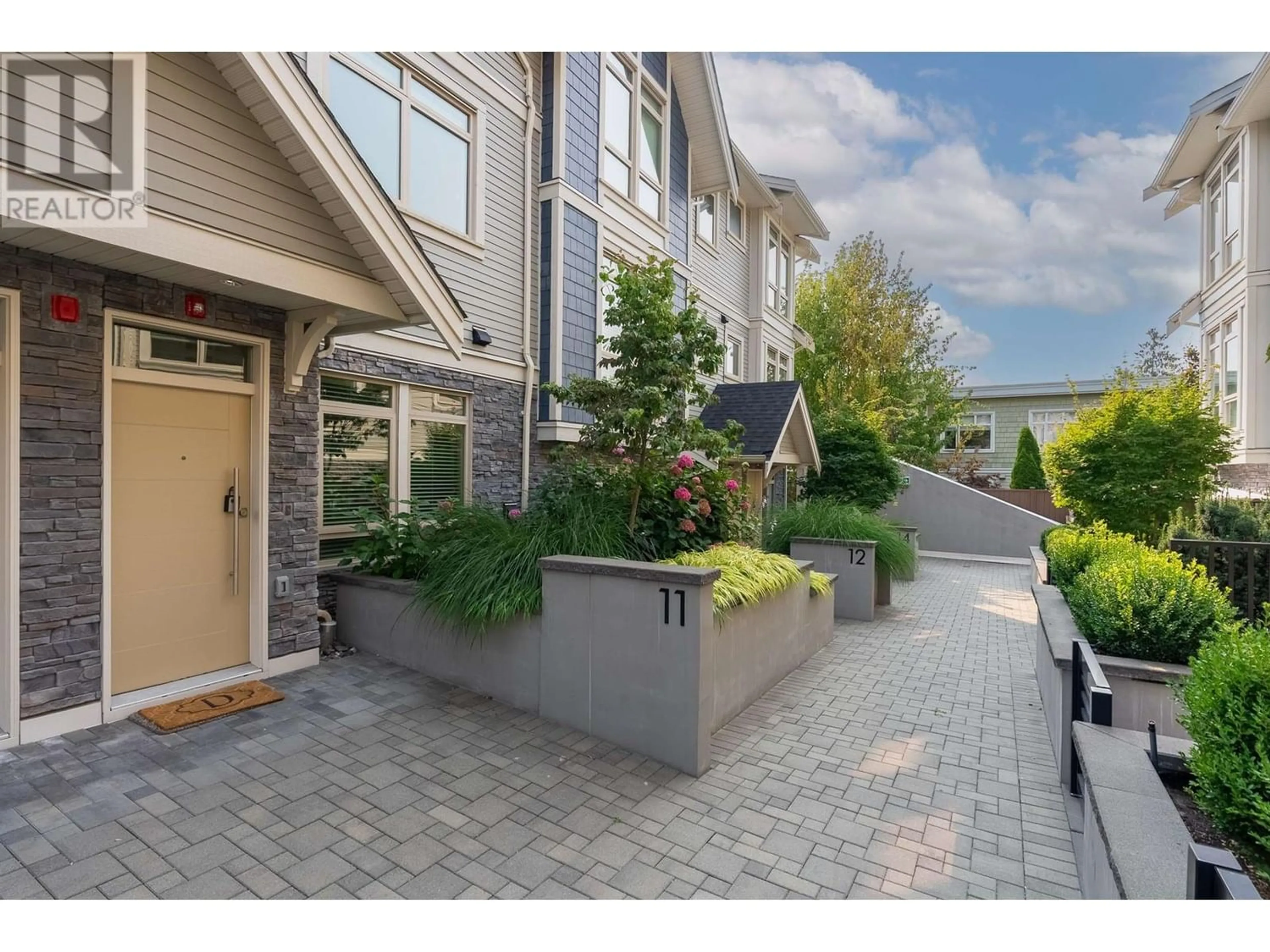 A pic from exterior of the house or condo for 11 115 W QUEENS ROAD, North Vancouver British Columbia V7N2K4