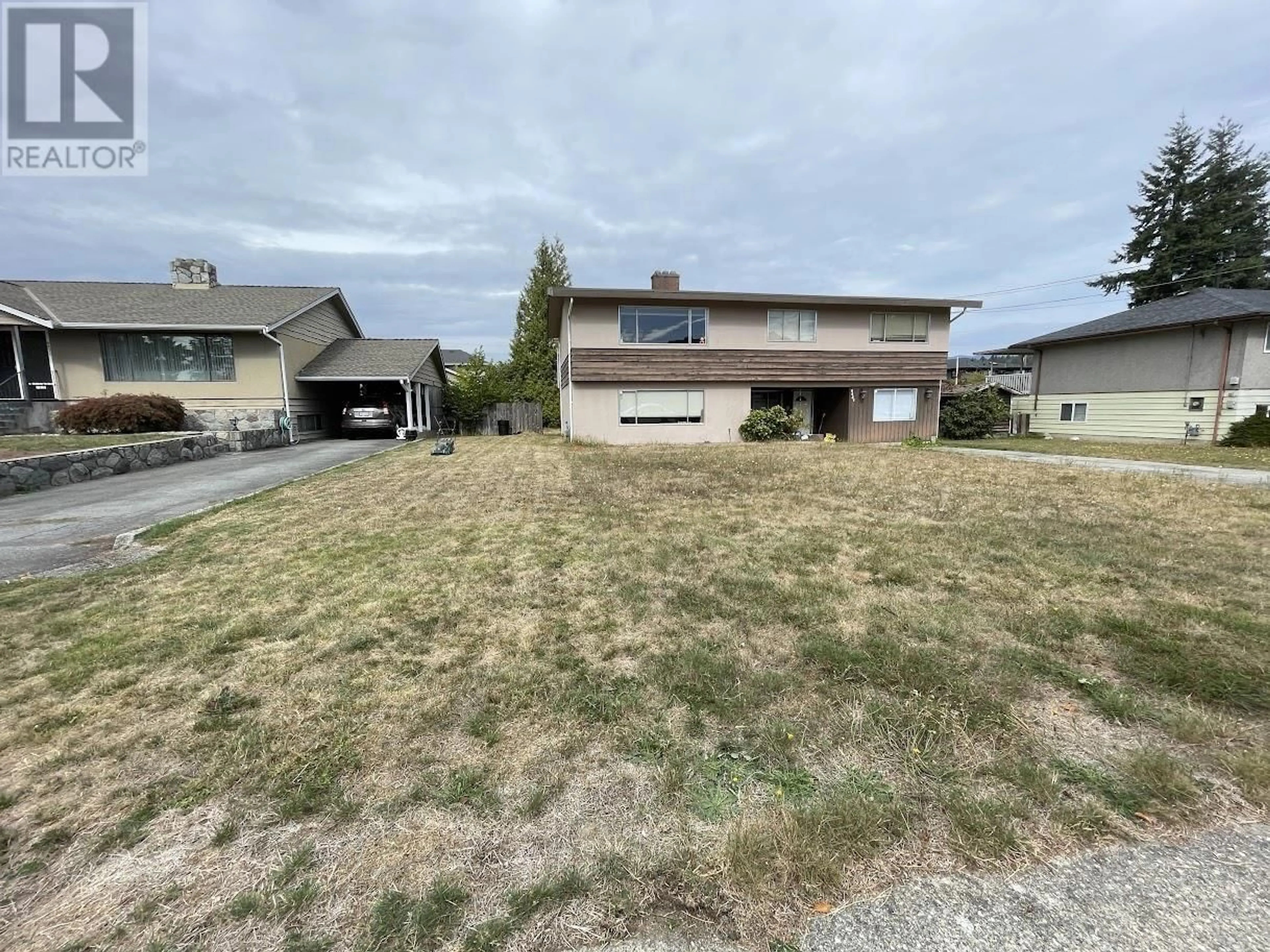Frontside or backside of a home for 6887 NAPIER STREET, Burnaby British Columbia V5B2C5